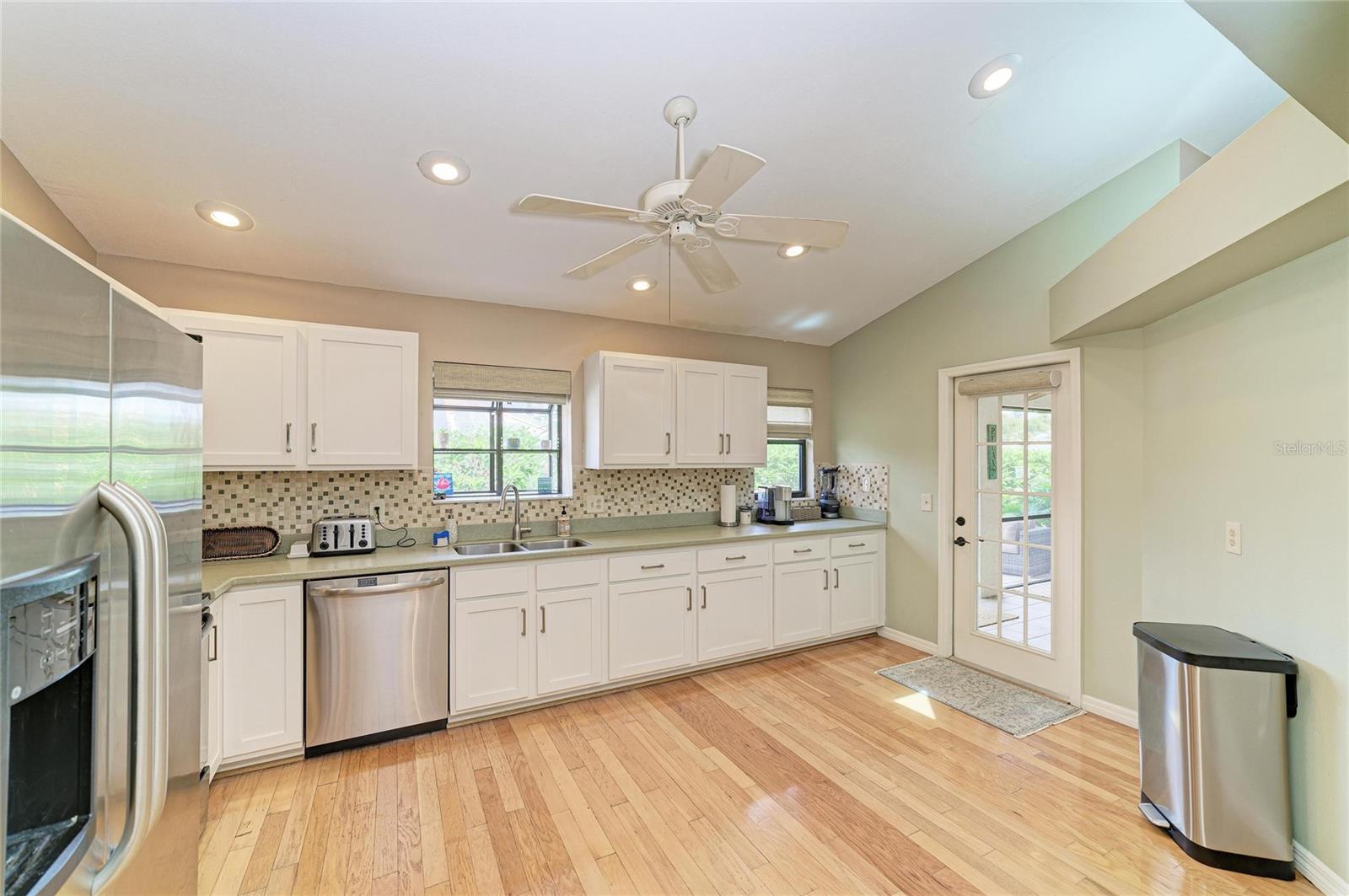 LAUREL HOLLOW - Residential