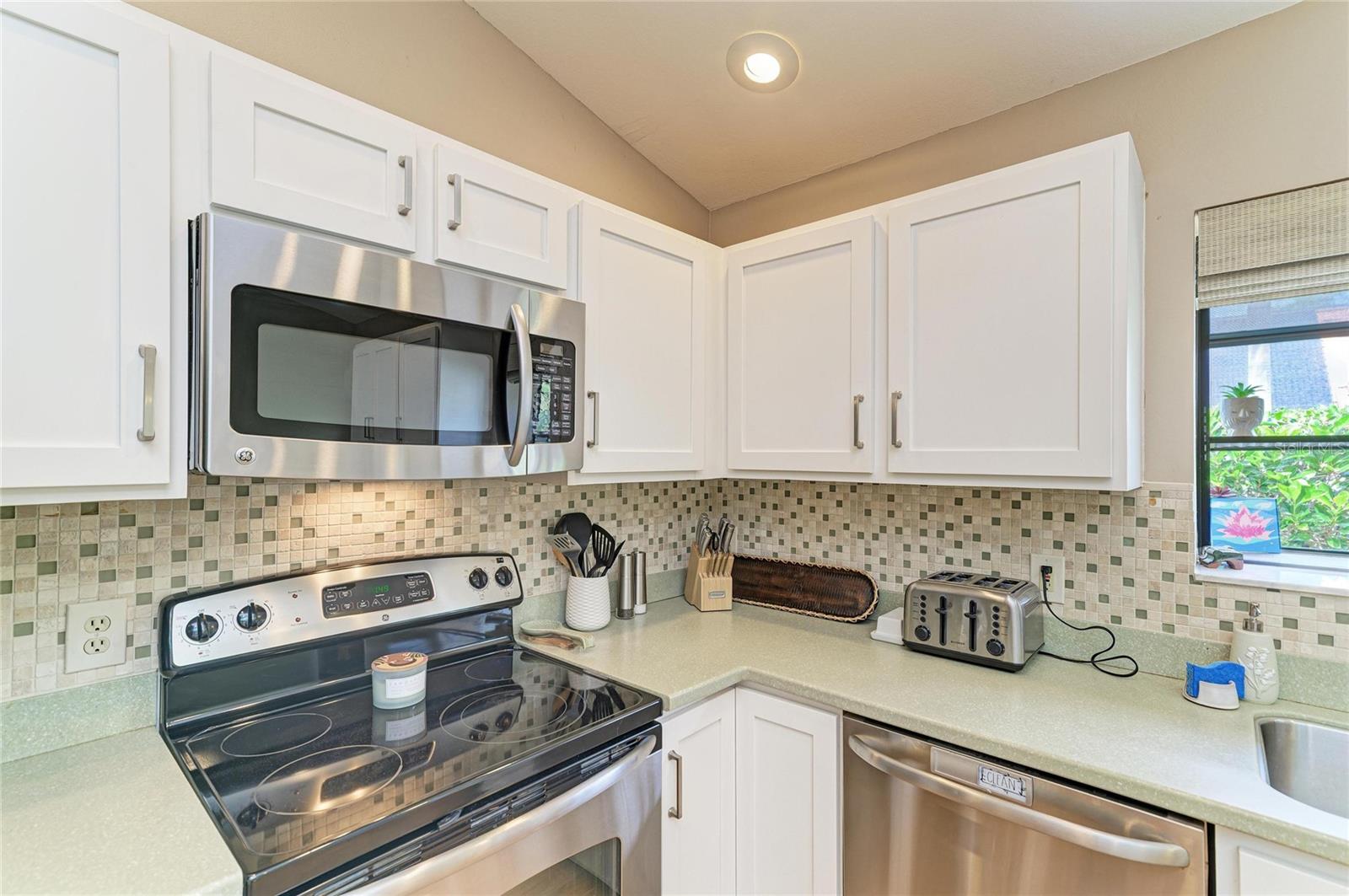 LAUREL HOLLOW - Residential