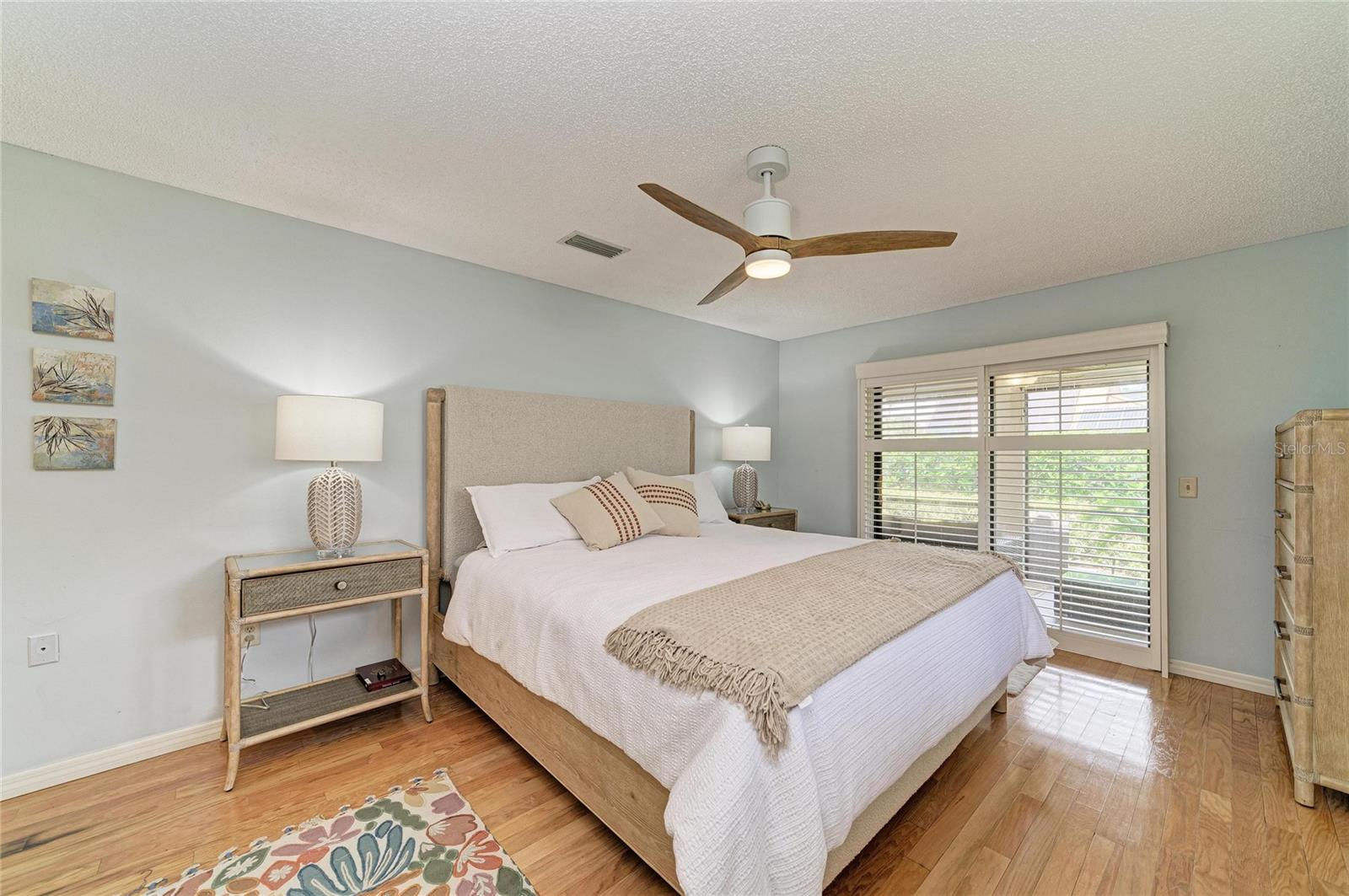 LAUREL HOLLOW - Residential