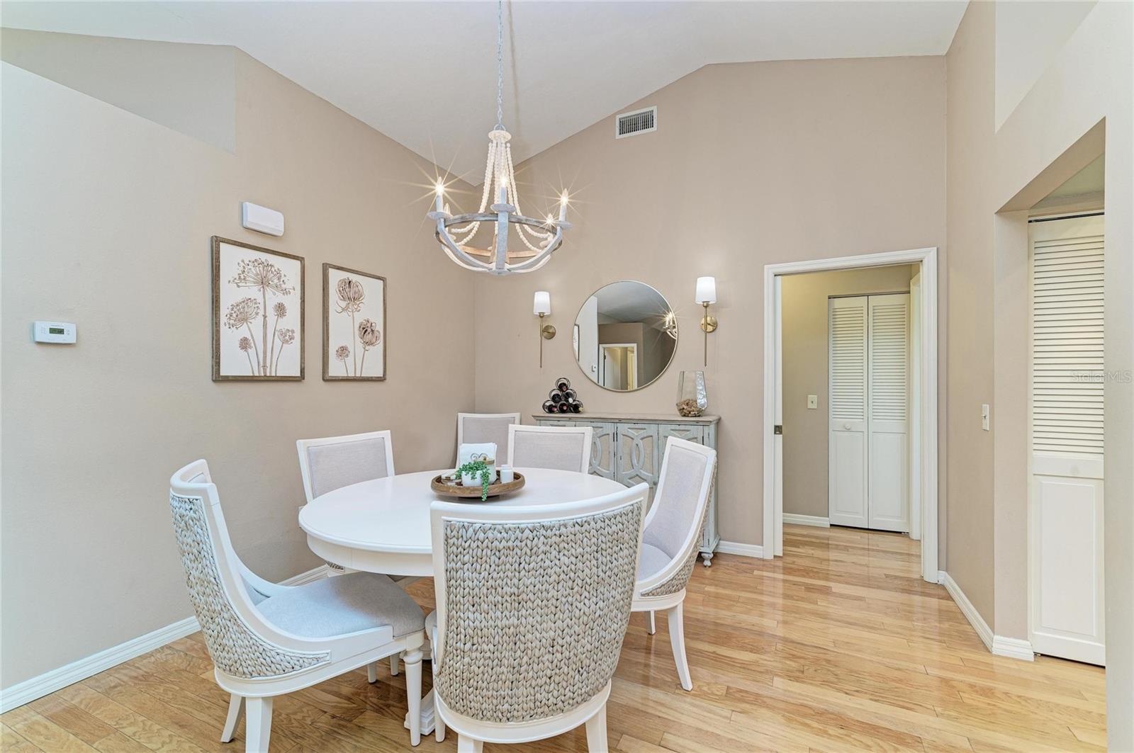 LAUREL HOLLOW - Residential