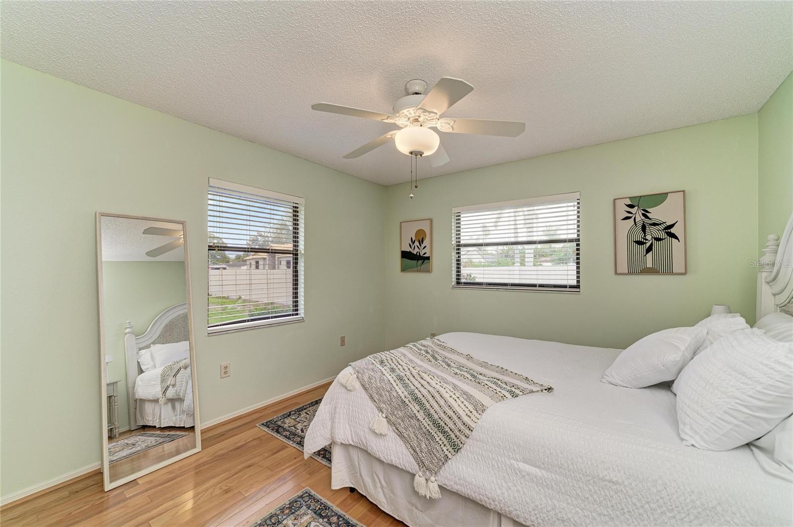 LAUREL HOLLOW - Residential