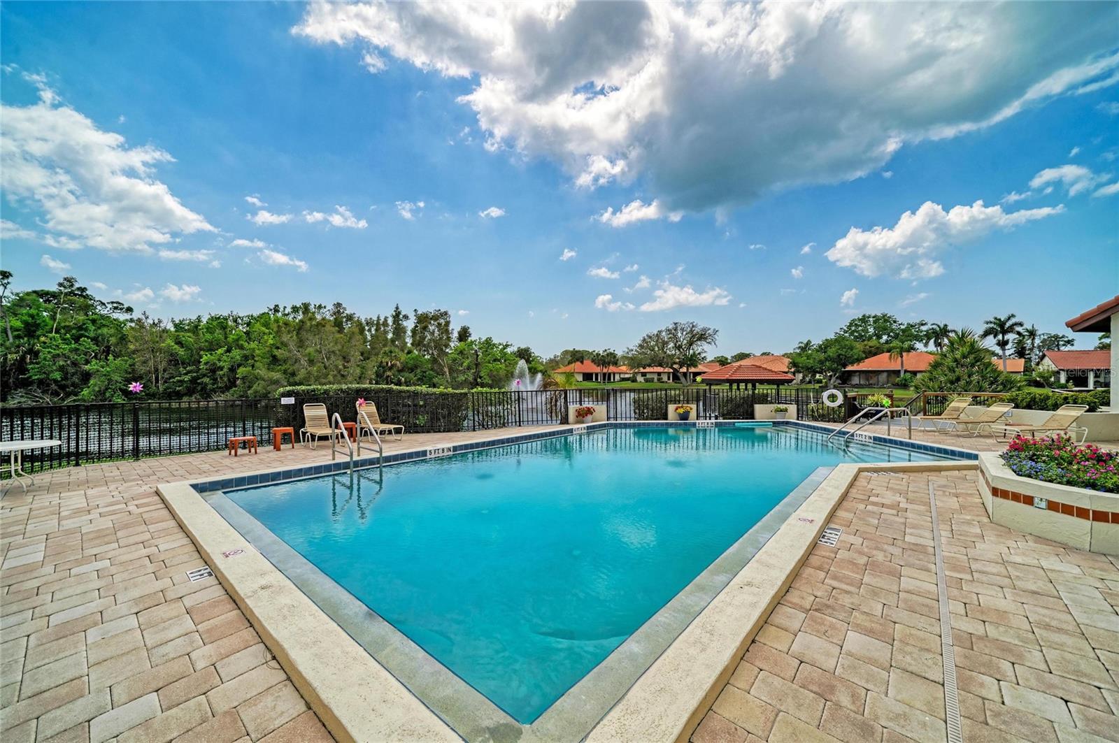 LAUREL HOLLOW - Residential