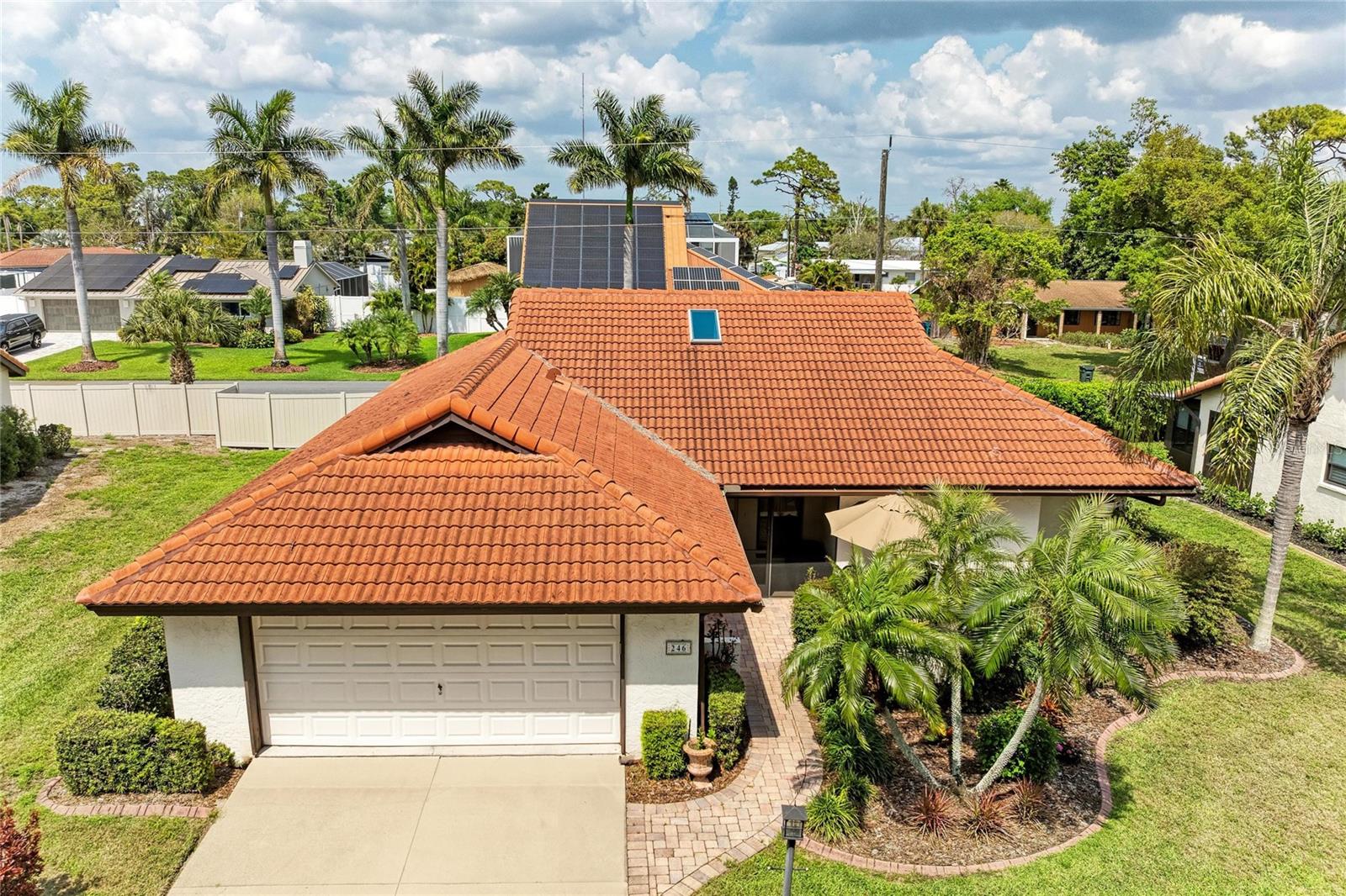 LAUREL HOLLOW - Residential