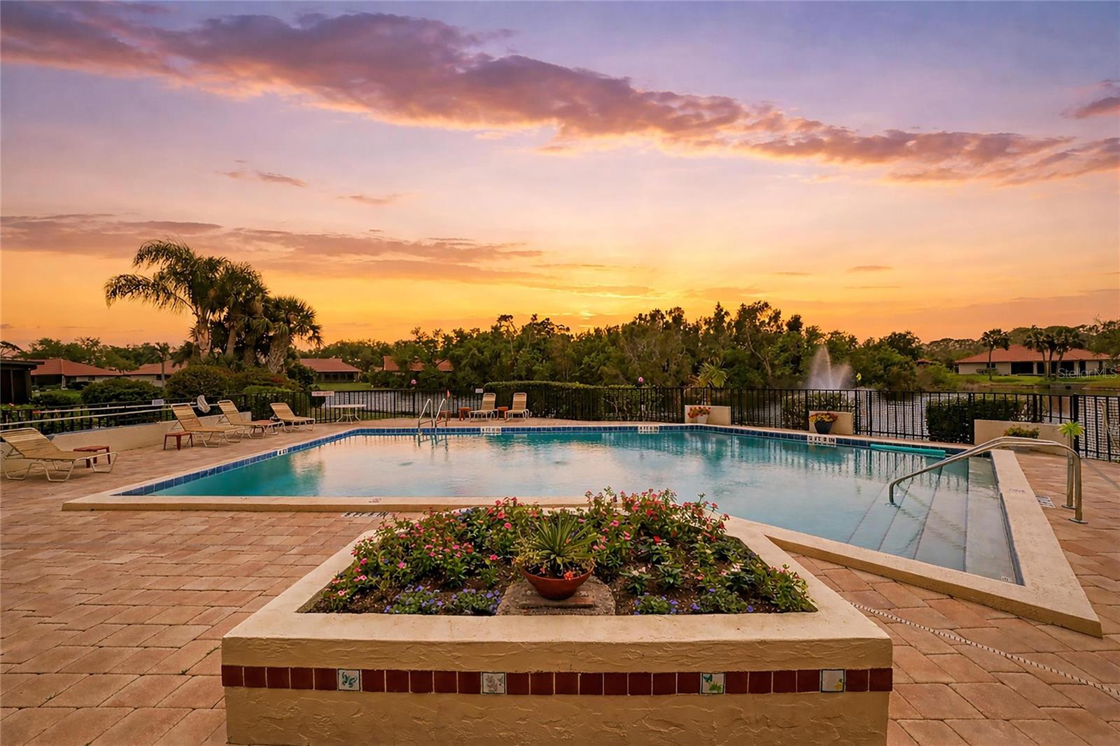 LAUREL HOLLOW - Residential