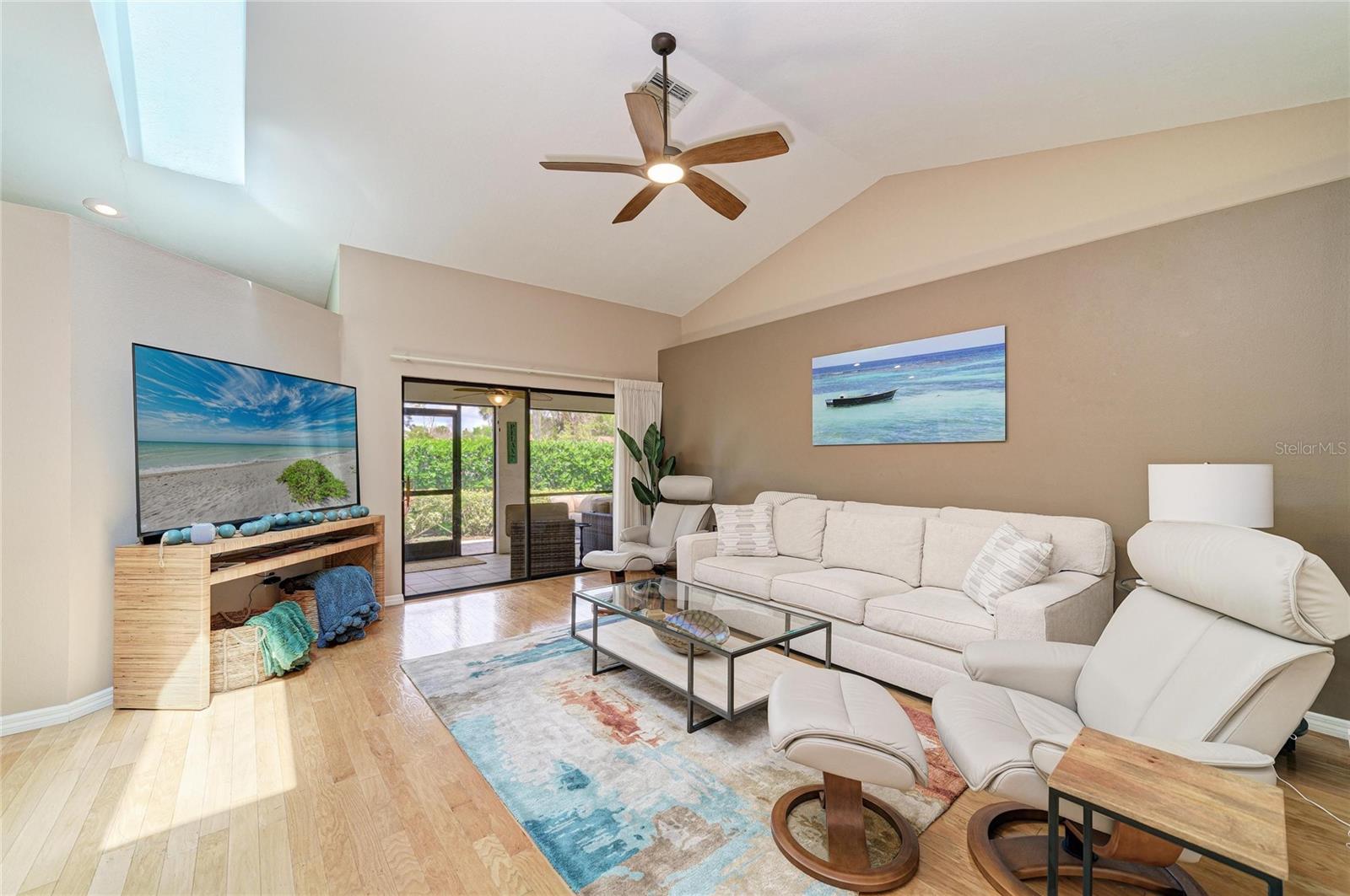 LAUREL HOLLOW - Residential