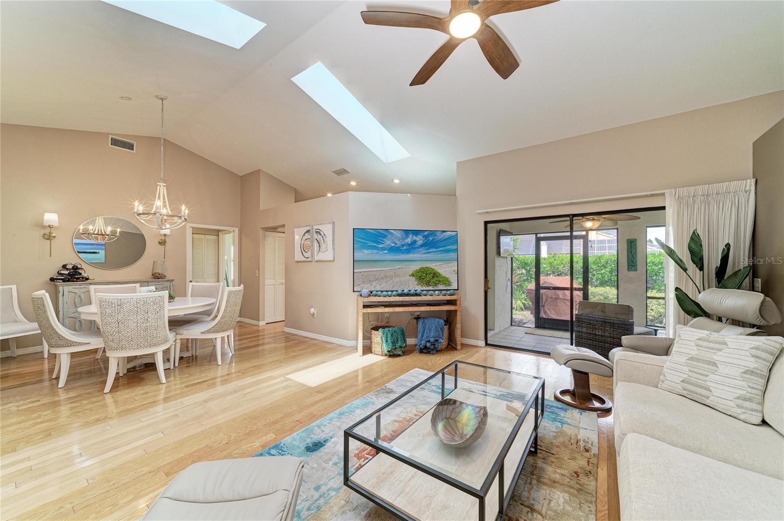 LAUREL HOLLOW - Residential