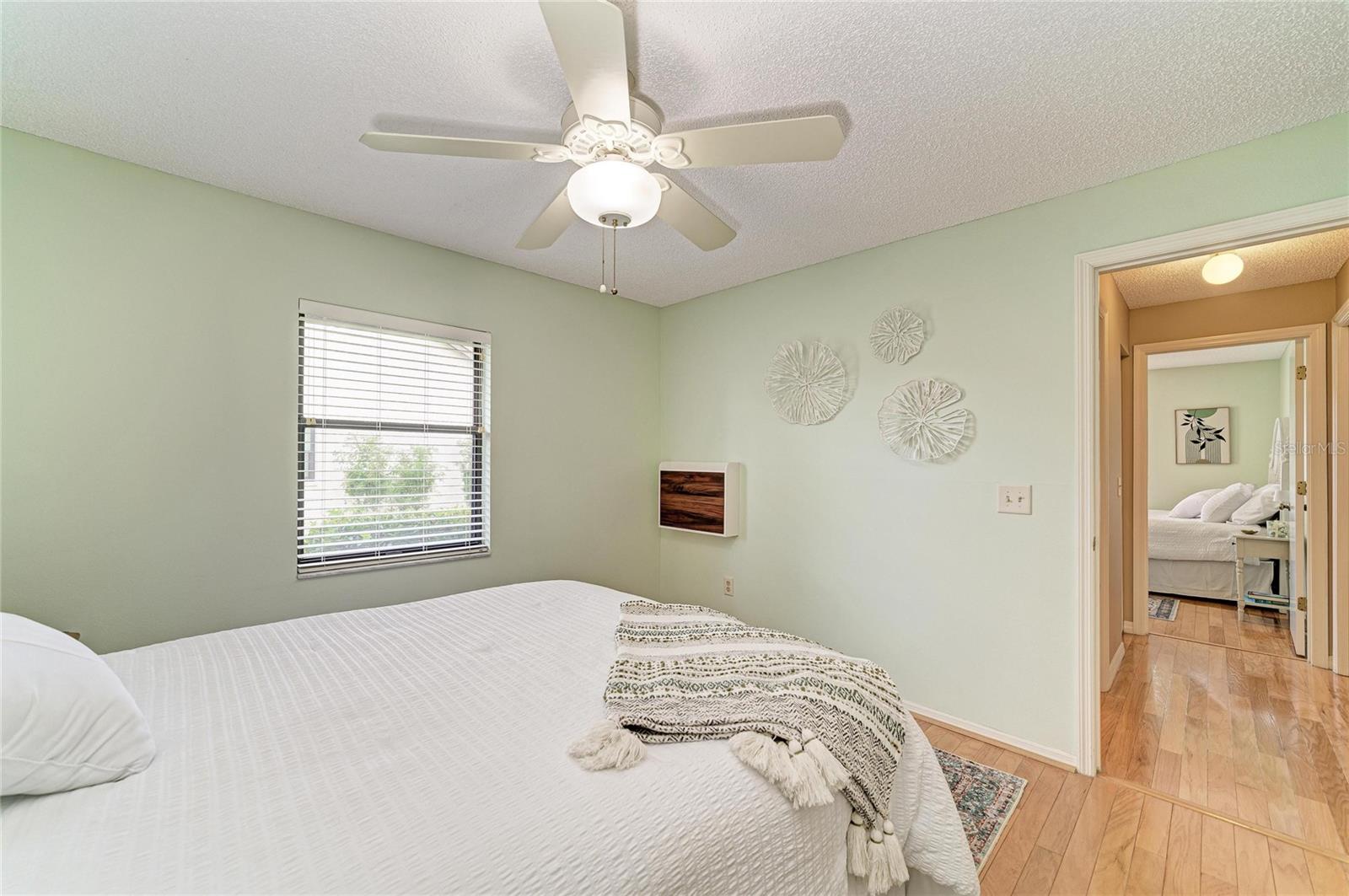 LAUREL HOLLOW - Residential