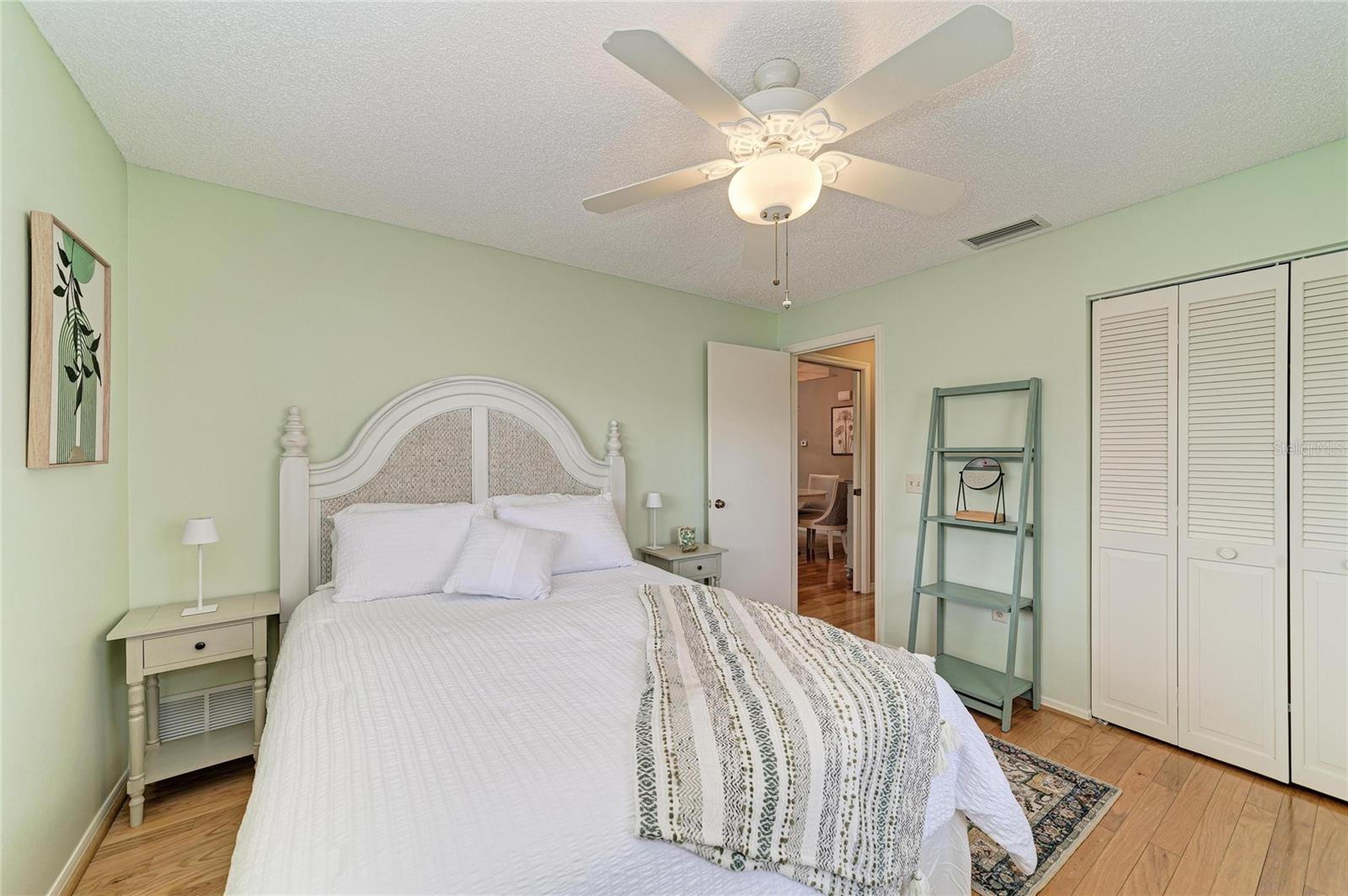 LAUREL HOLLOW - Residential