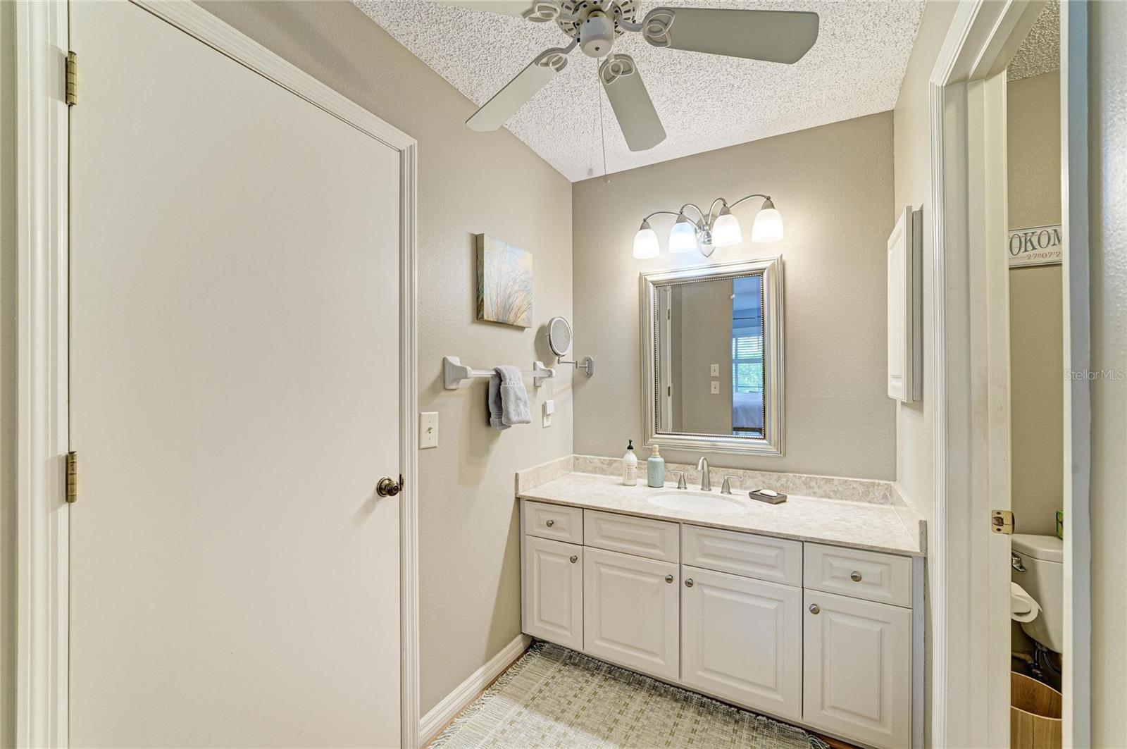 LAUREL HOLLOW - Residential