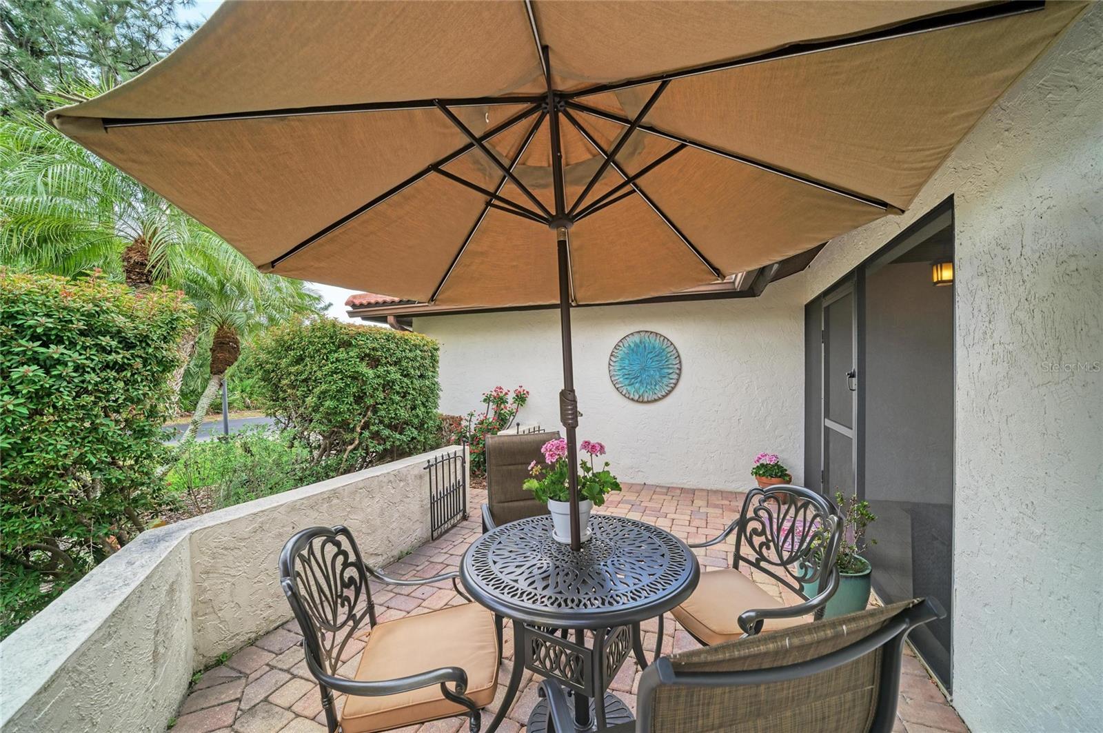 LAUREL HOLLOW - Residential