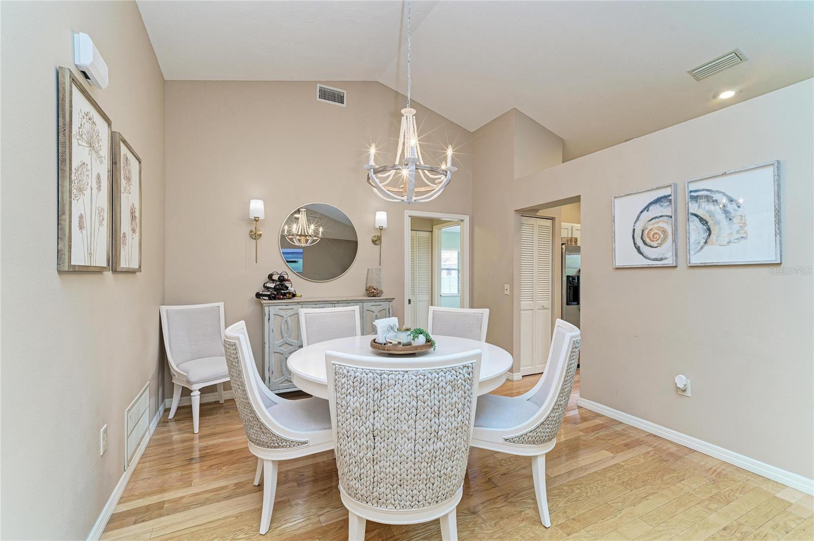 LAUREL HOLLOW - Residential