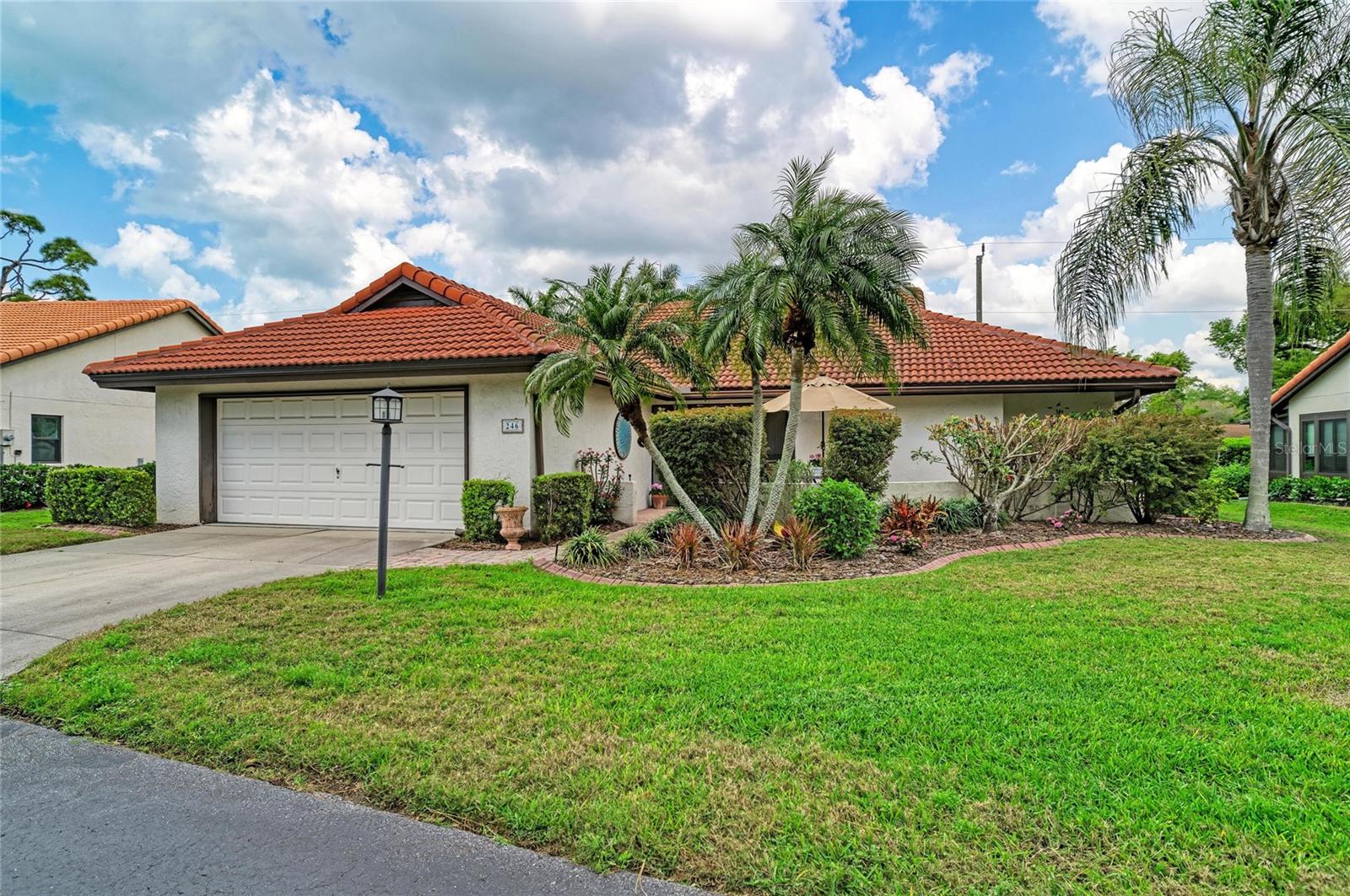 LAUREL HOLLOW - Residential