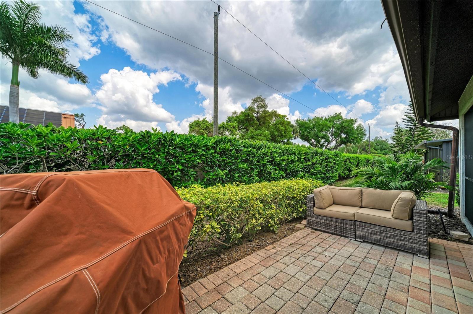 LAUREL HOLLOW - Residential