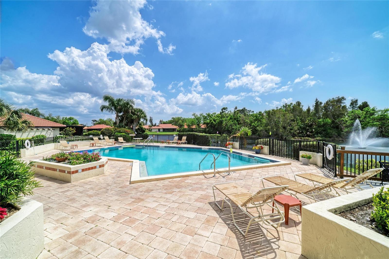 LAUREL HOLLOW - Residential