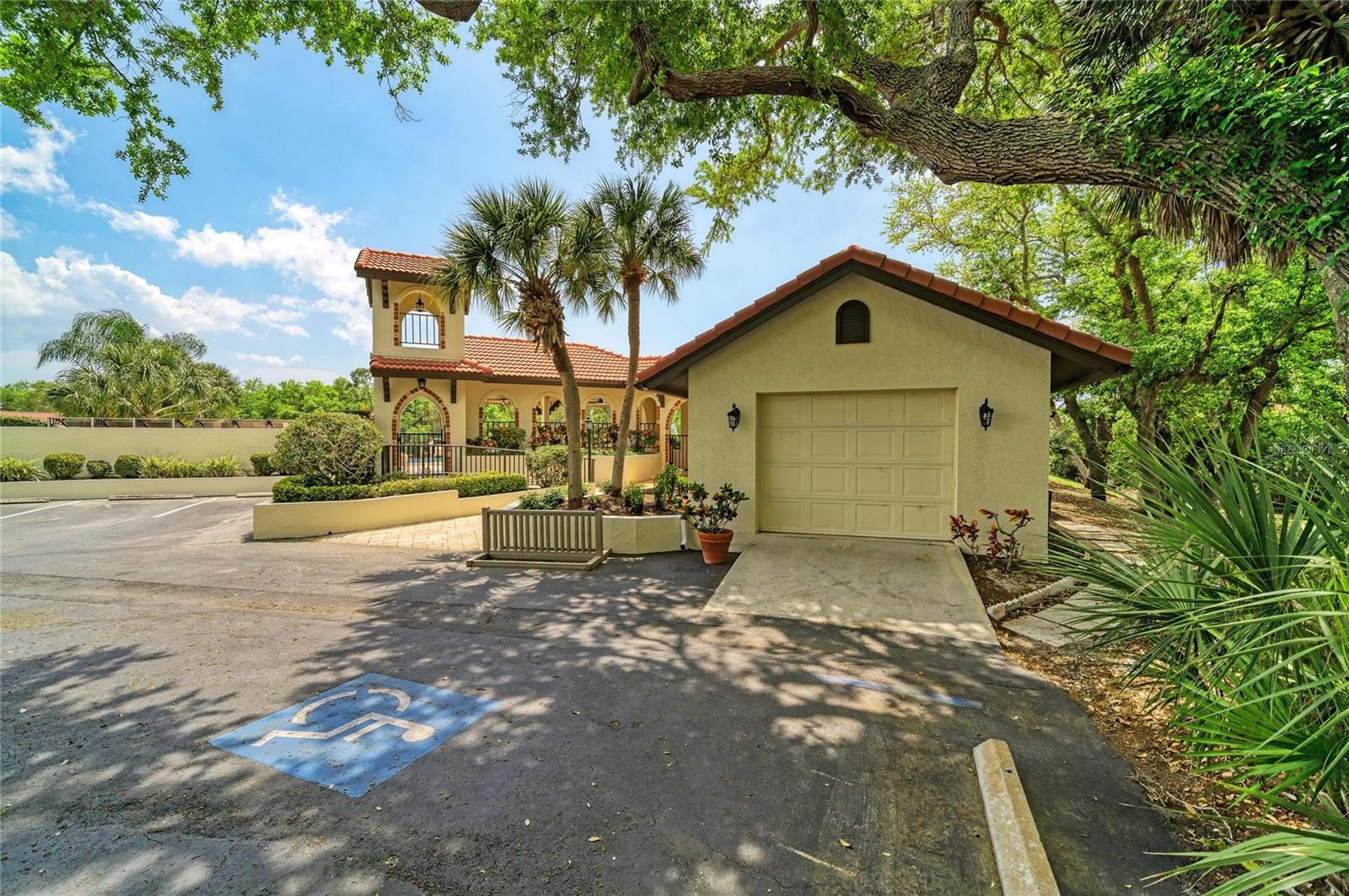 LAUREL HOLLOW - Residential