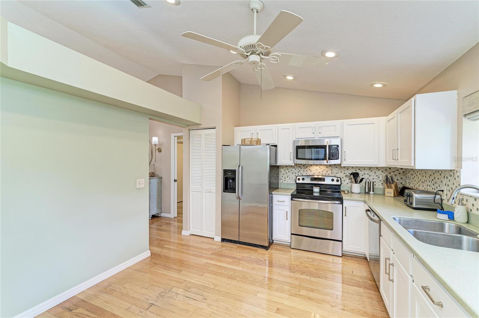 LAUREL HOLLOW - Residential