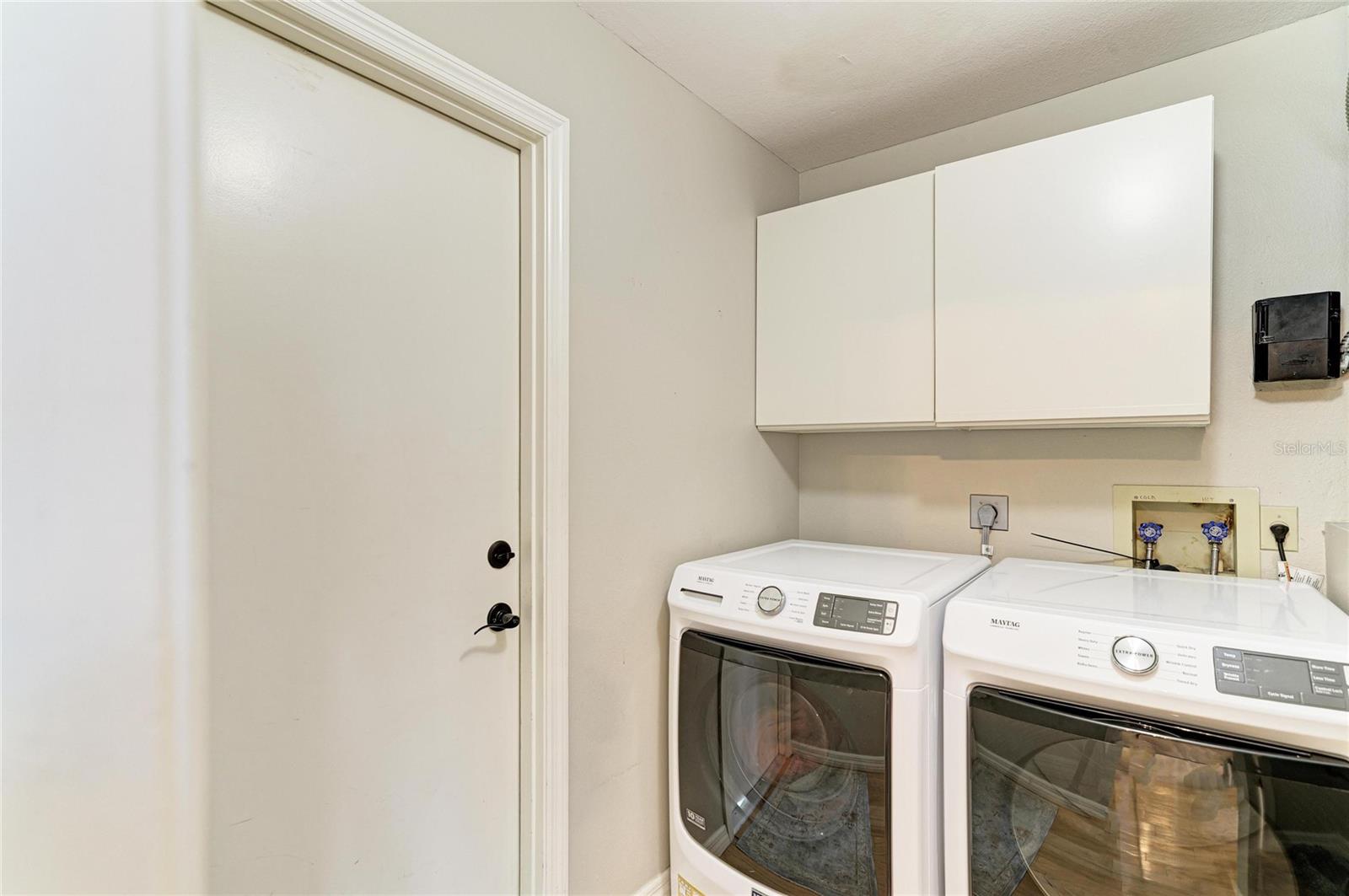 LAUREL HOLLOW - Residential