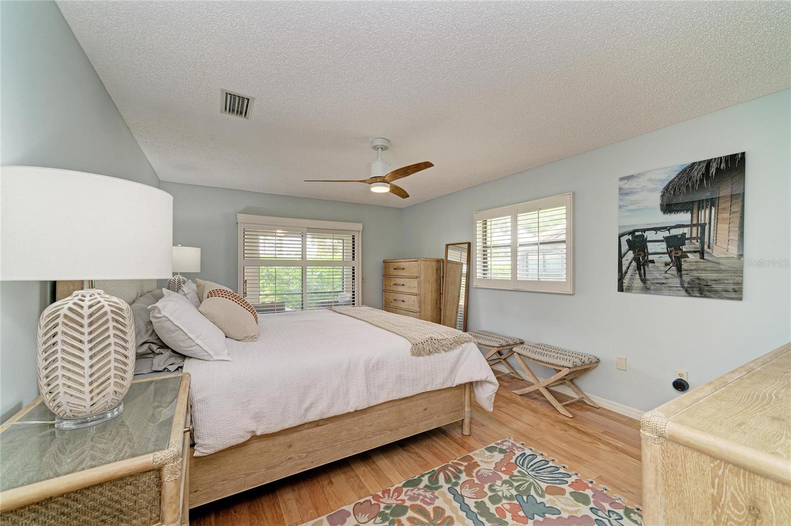 LAUREL HOLLOW - Residential