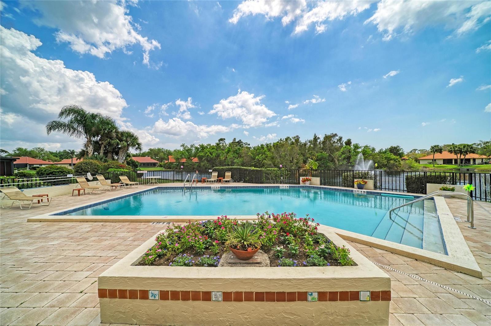 LAUREL HOLLOW - Residential