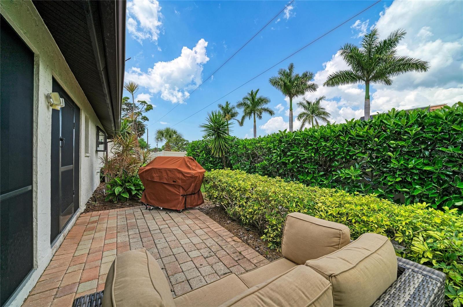 LAUREL HOLLOW - Residential