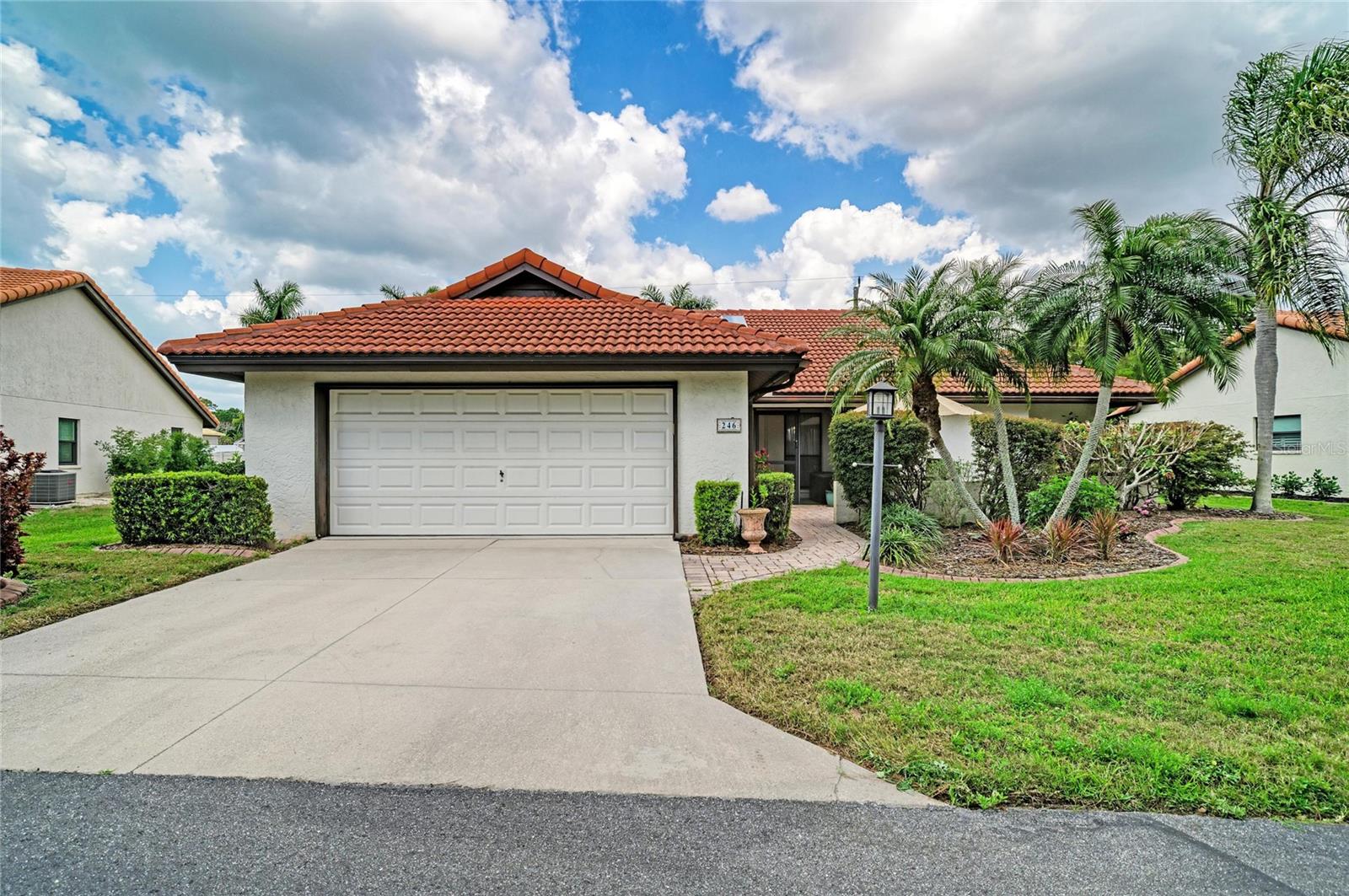 LAUREL HOLLOW - Residential