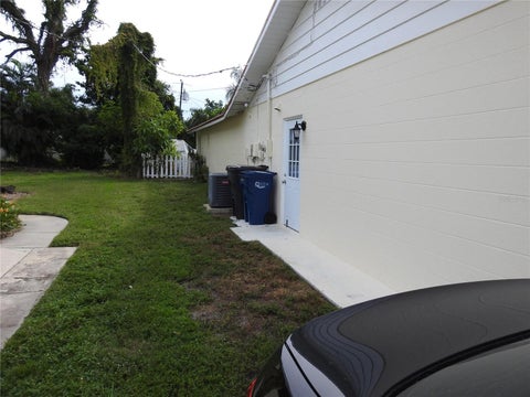 7611 Senrab Drive, Bradenton, FL 34209