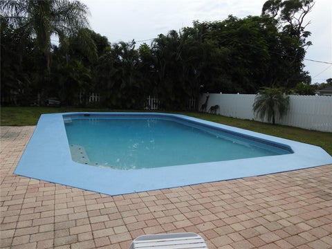7611 Senrab Drive, Bradenton, FL 34209