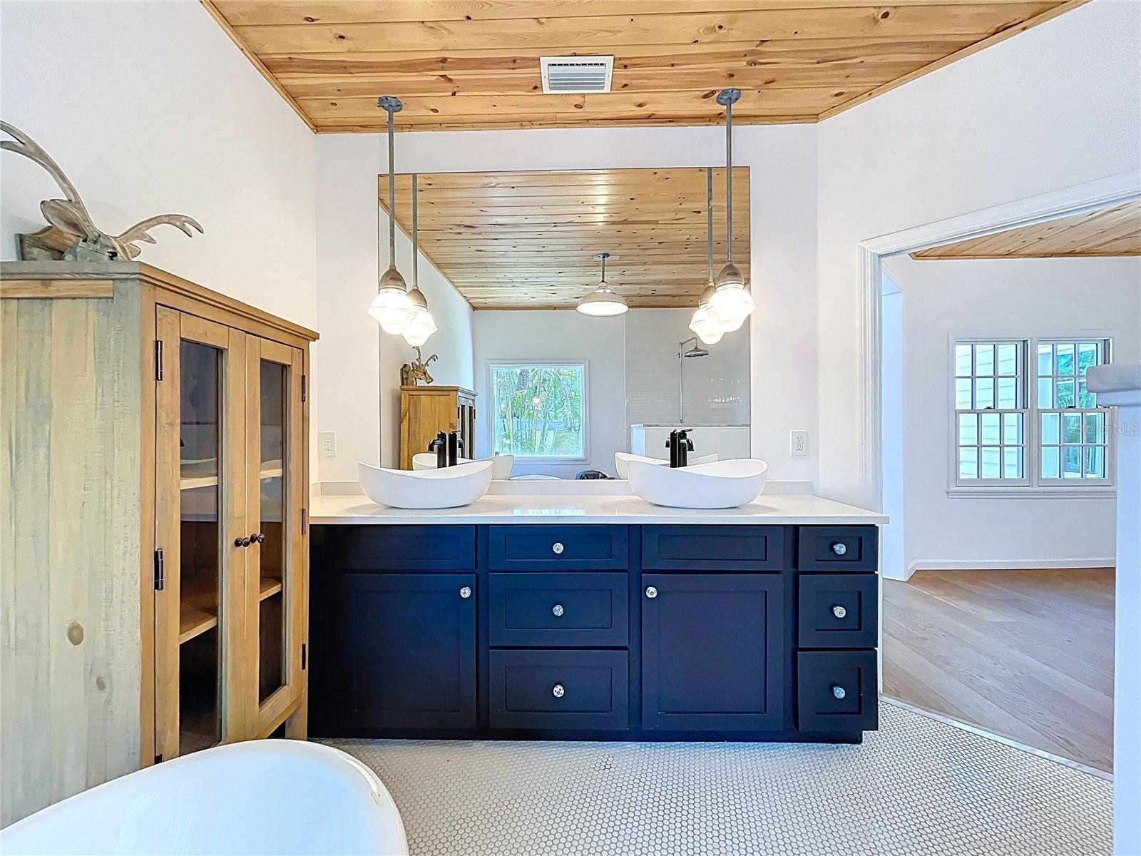 BAY ISLAND - Residential