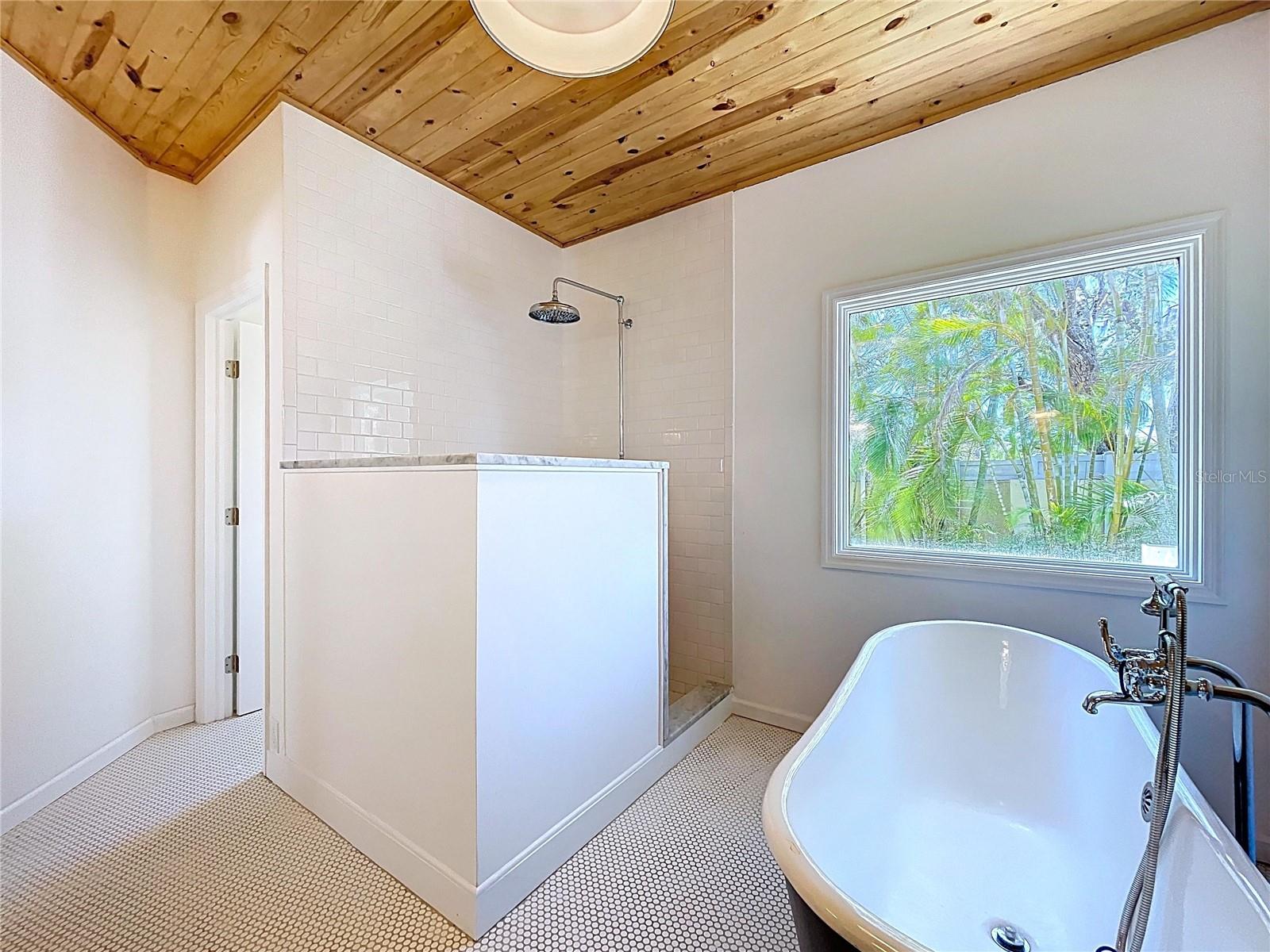 BAY ISLAND - Residential