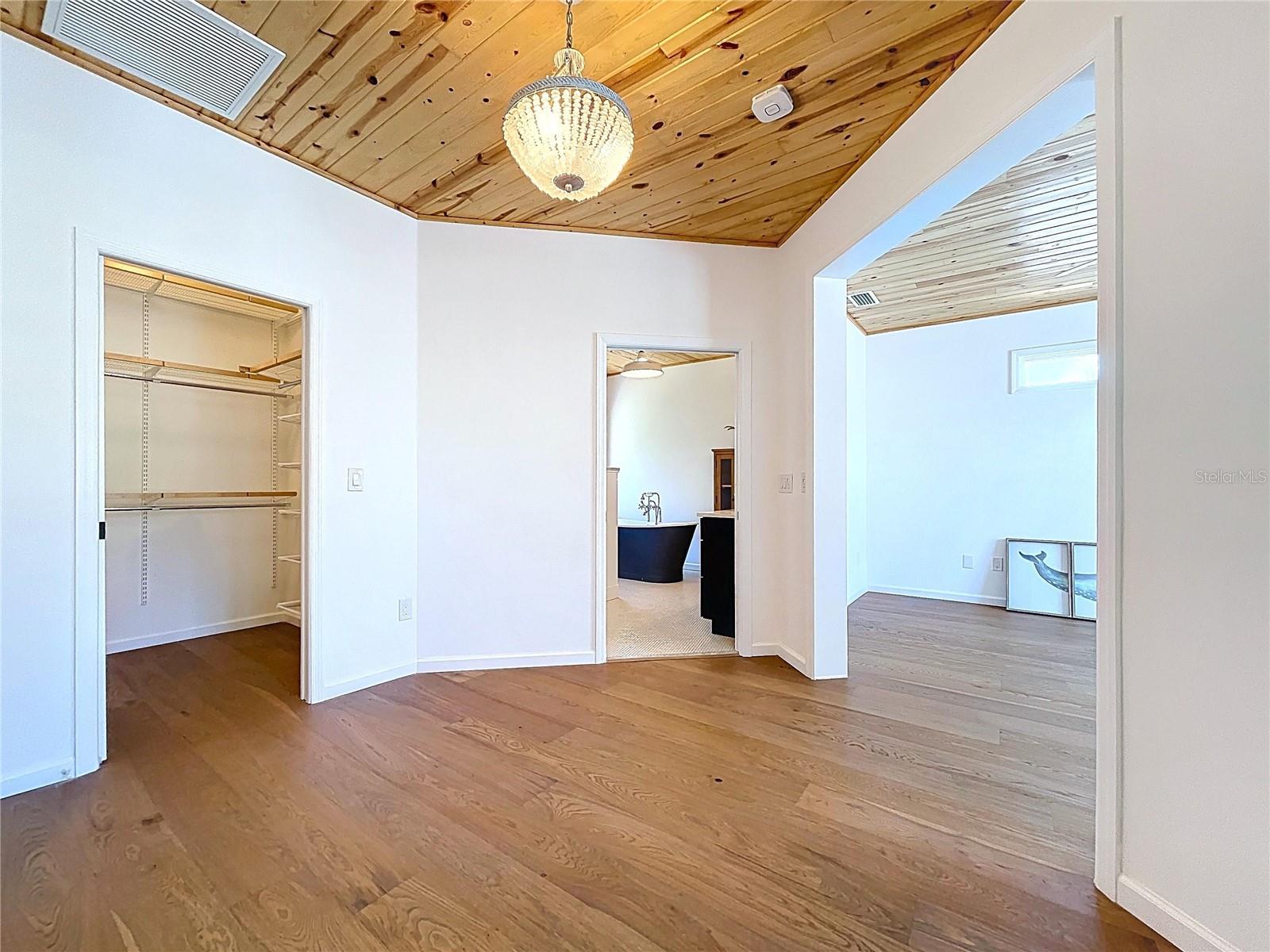 BAY ISLAND - Residential