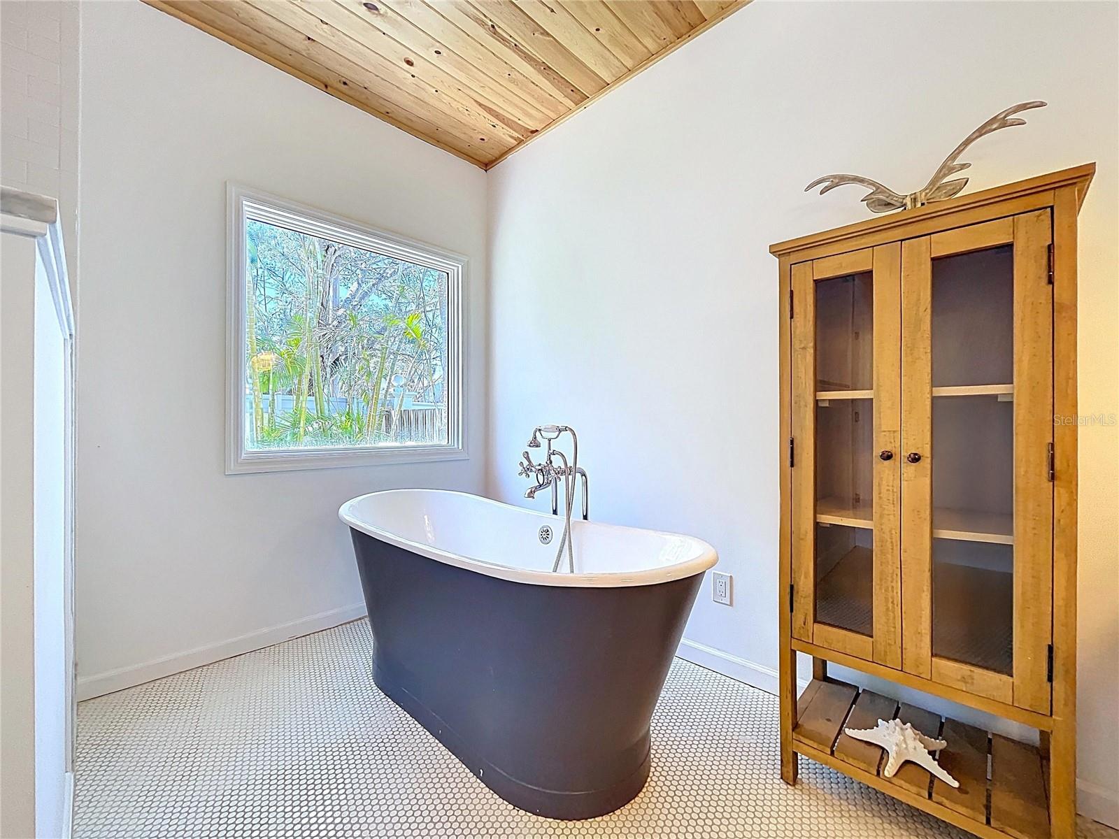 BAY ISLAND - Residential