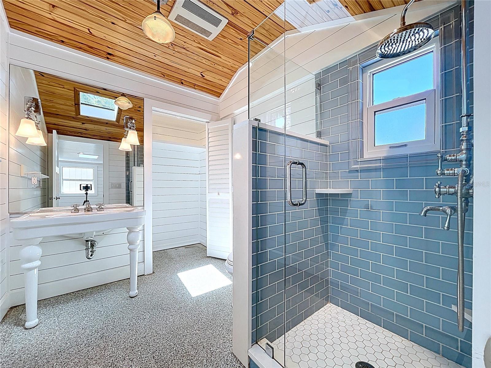 BAY ISLAND - Residential