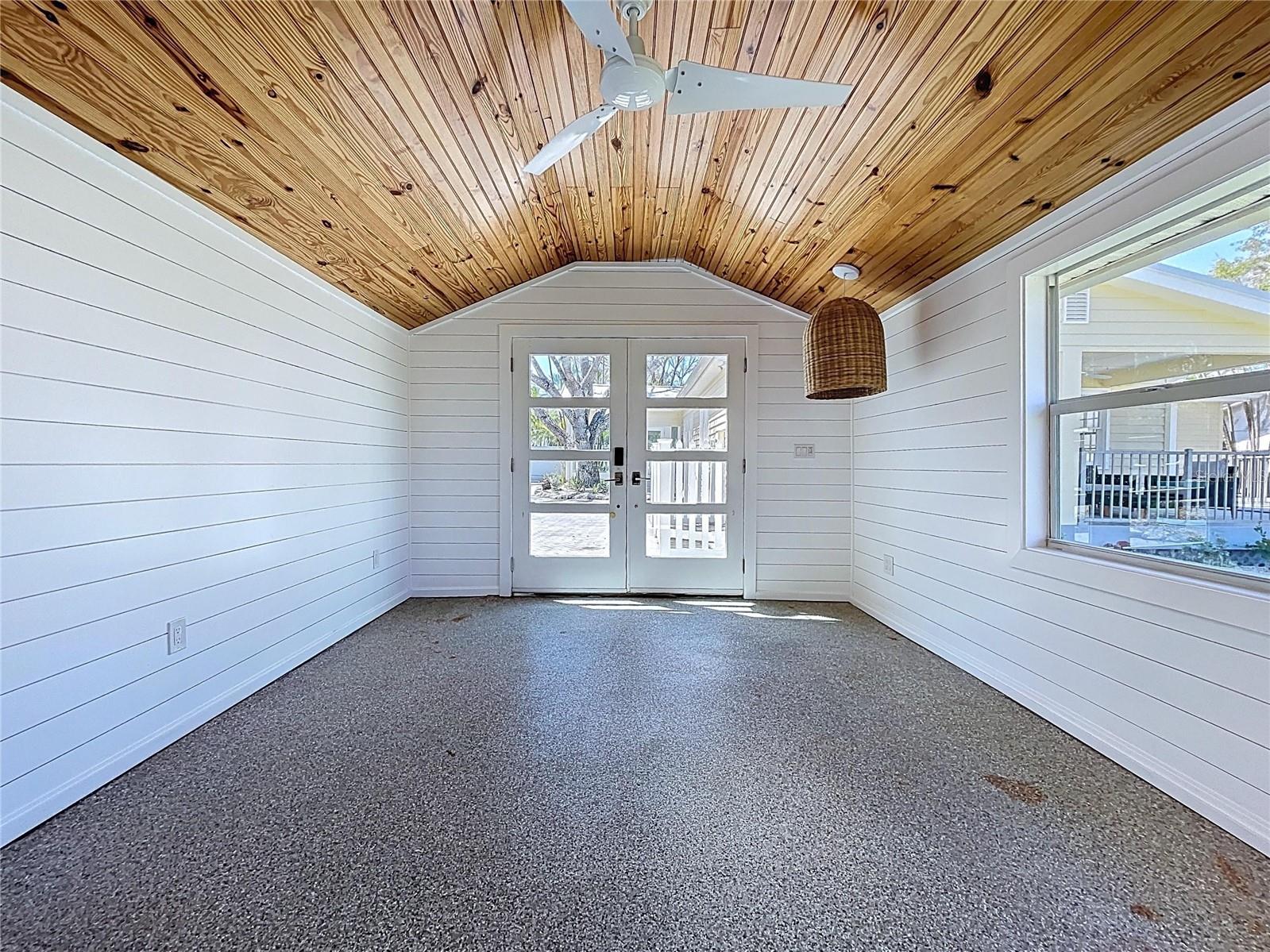 BAY ISLAND - Residential