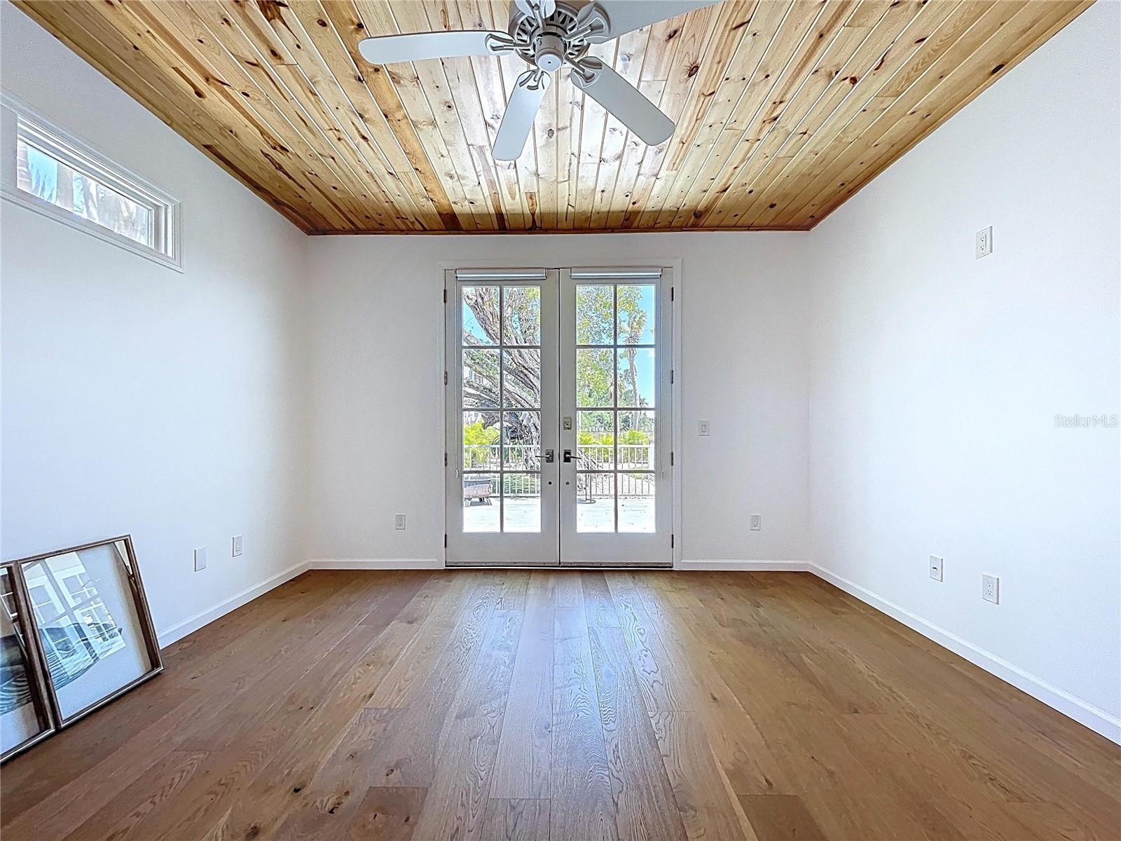 BAY ISLAND - Residential