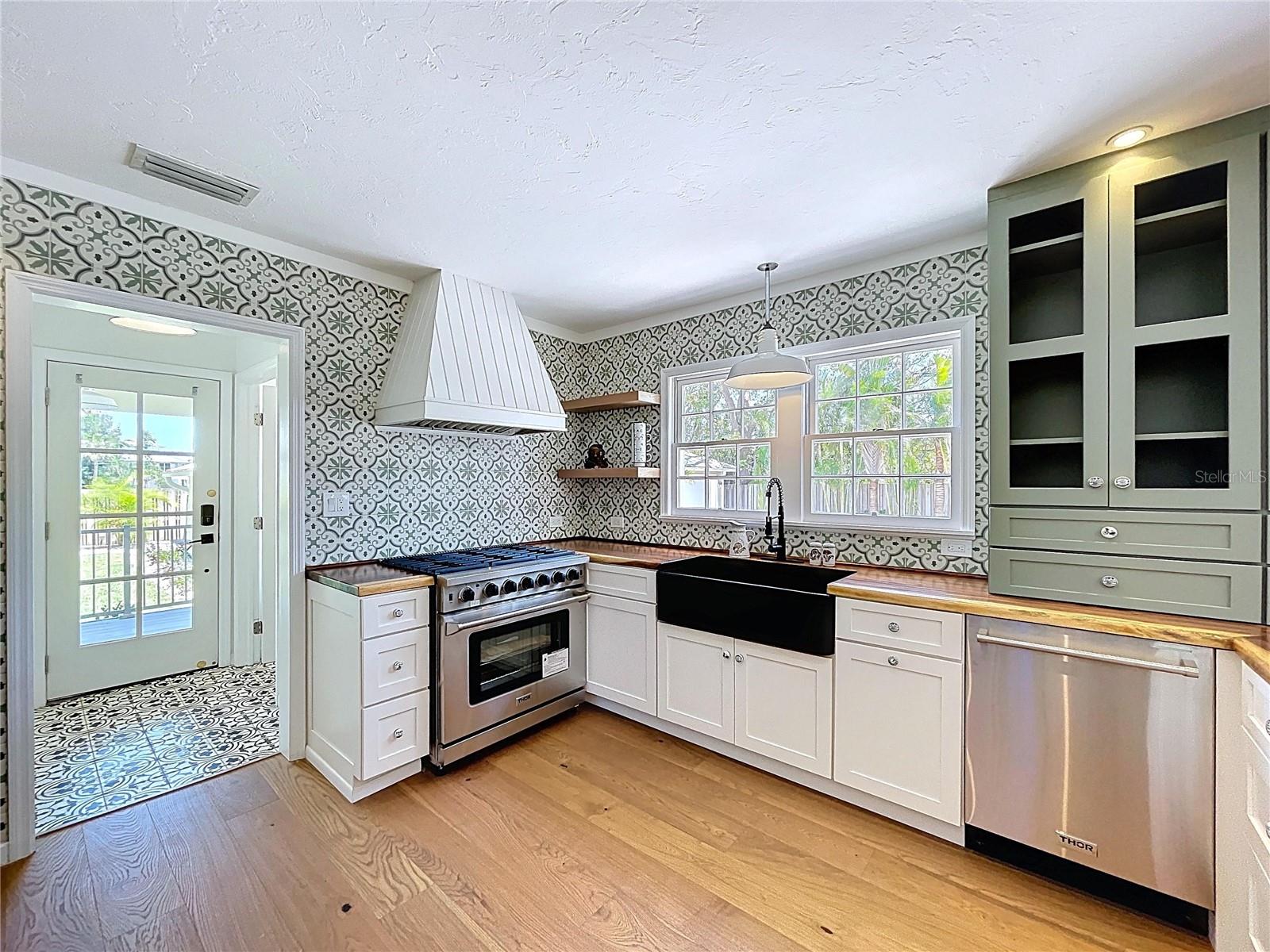 BAY ISLAND - Residential