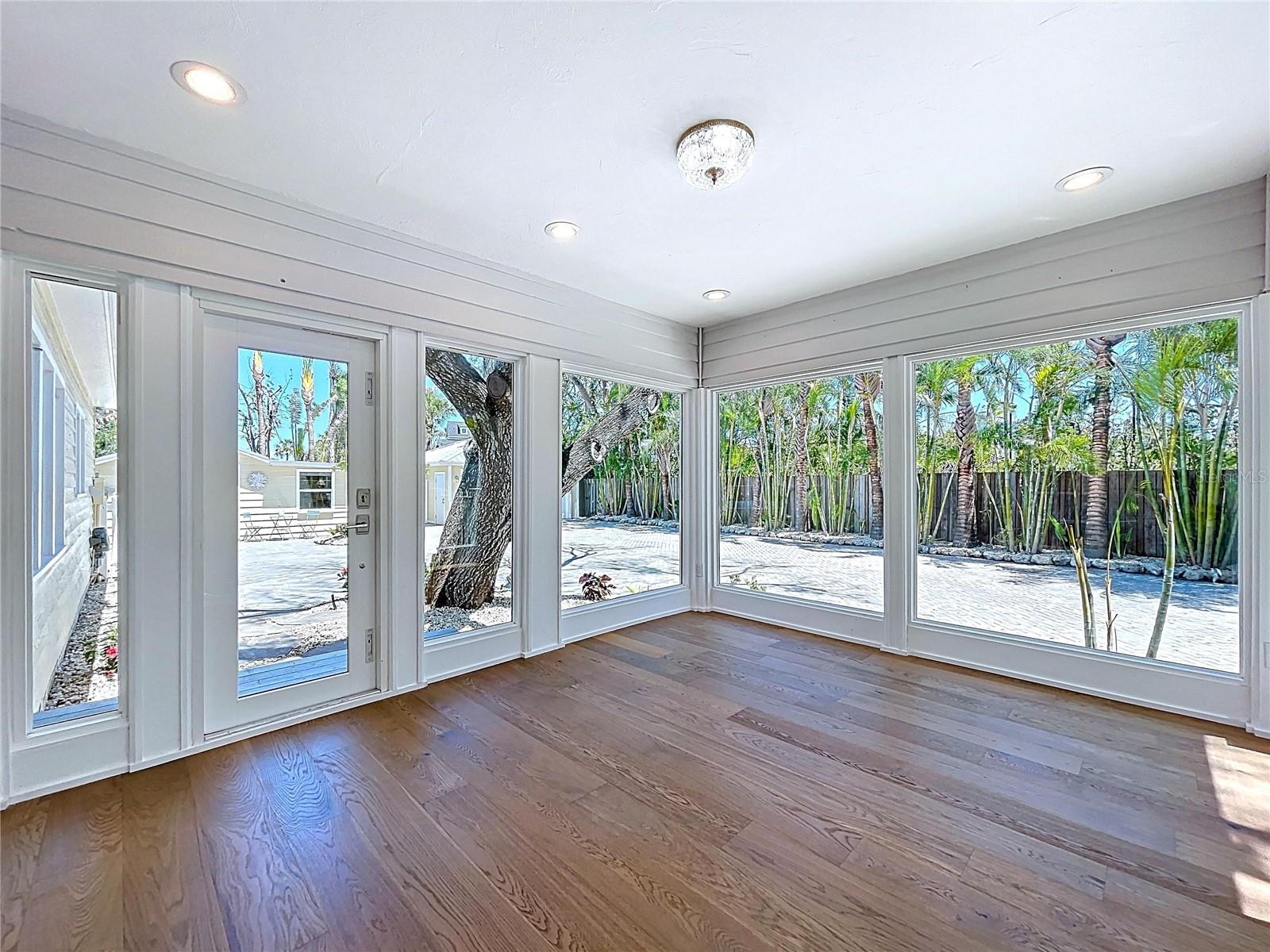 BAY ISLAND - Residential