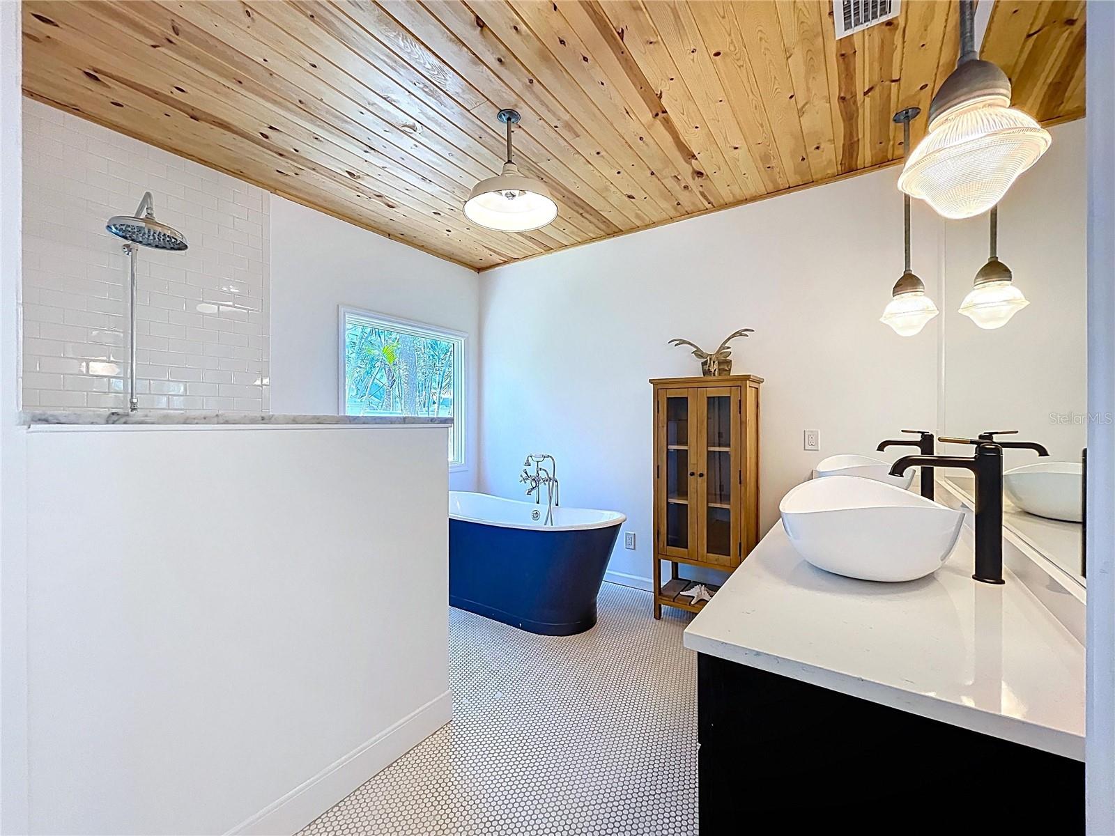 BAY ISLAND - Residential