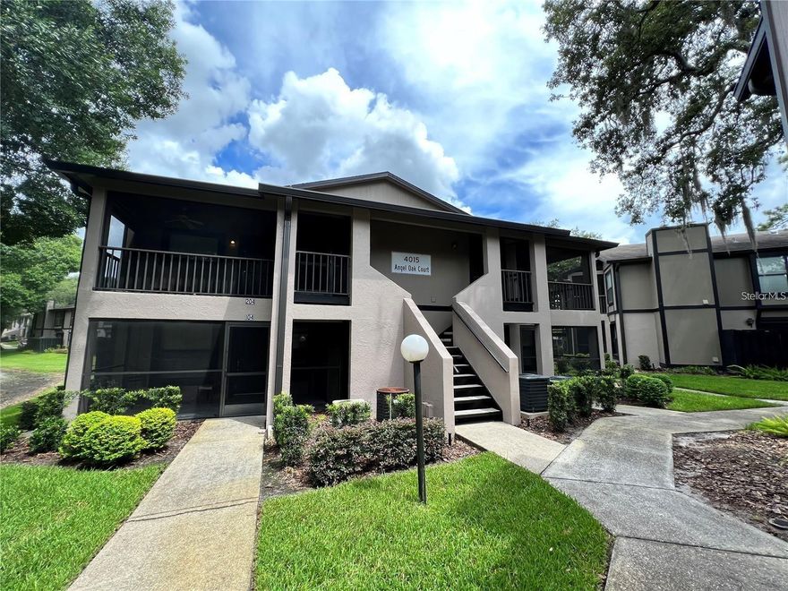 Welcome to  the desirable North Oaks Condominiums of Tampa! This highly sought-after 2-bedroom, 2-bath floor plan offers  a split-bedroom layout ideal for roommates or guests, this spacious condo boasts volume ceilings, plant shelves, charming window seats, and a cozy wood-burning fireplace. The large kitchen flows seamlessly into the living and dining areas. Plenty of natural light throughout and relax on your oversized screened-in porch.
The primary suite includes a generous walk-in closet and private bath. A rare find in this community, the unit also offers a LARGE laundry room with additional storage space. Cable and water are included for added value.
North Oaks residents enjoy resort-style amenities including a community pool, tennis courts, racquetball courts, and clubhouse, all within beautifully maintained grounds.
Conveniently located just minutes from University of South Florida, James A. Haley Veterans' Hospital, and the shops and dining of Tampa Palms, with easy access to major highways. Schedule your showing today.
