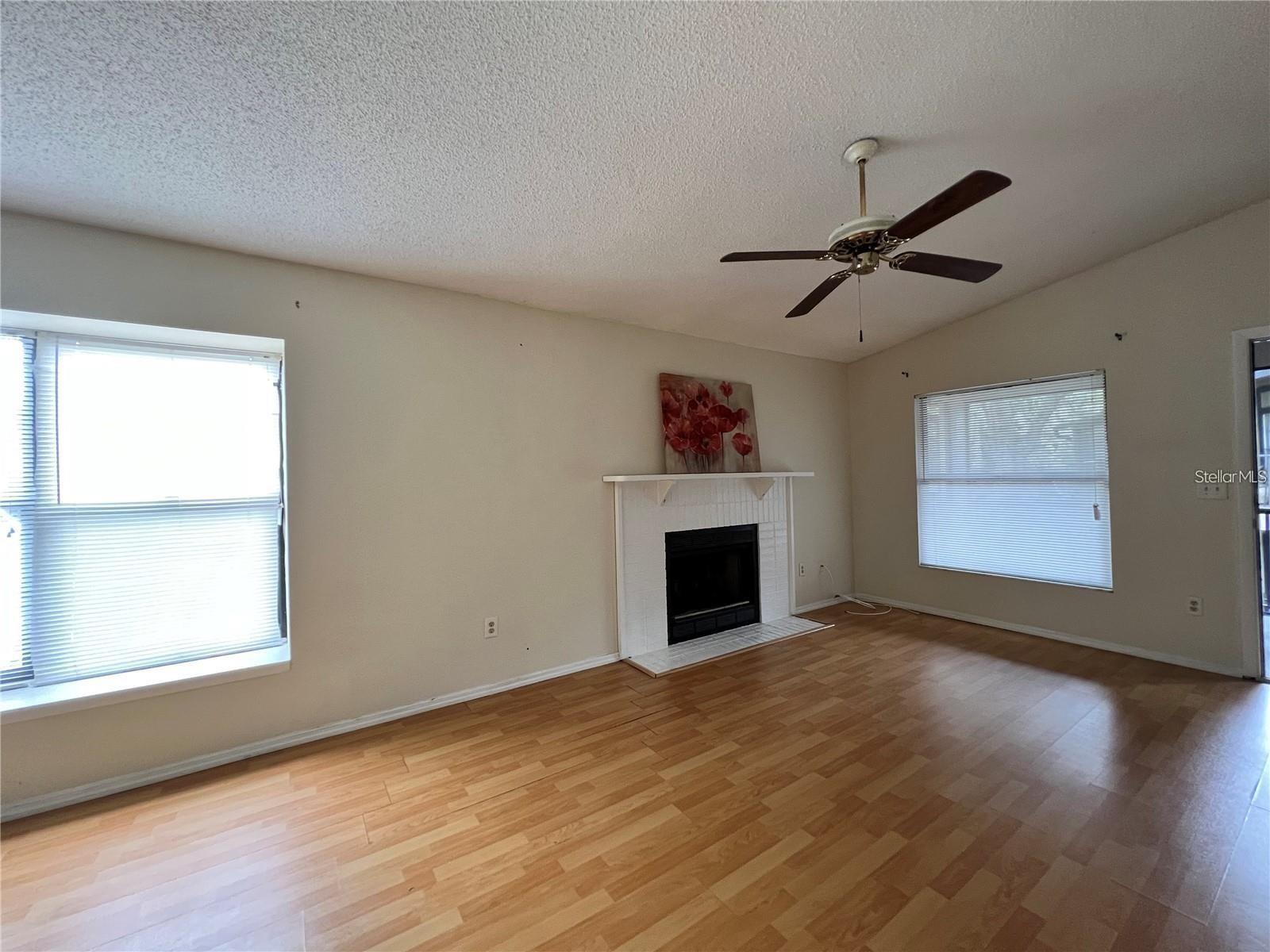 NORTH OAKS CONDO V - Residential