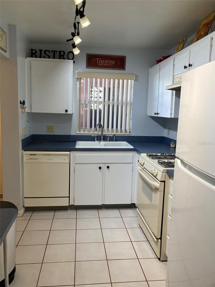 FIVE TOWNS OF ST PETE - Residential Lease