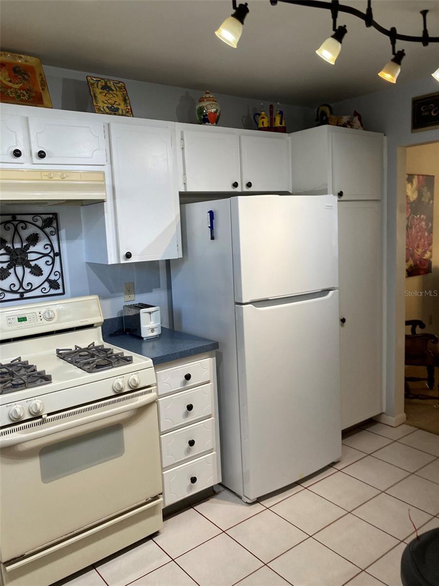 FIVE TOWNS OF ST PETE - Residential Lease