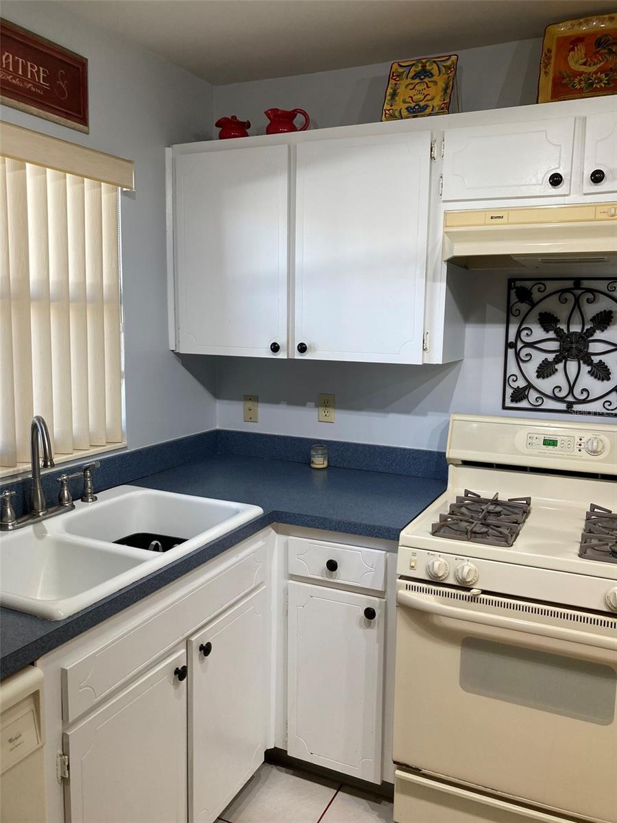 FIVE TOWNS OF ST PETE - Residential Lease