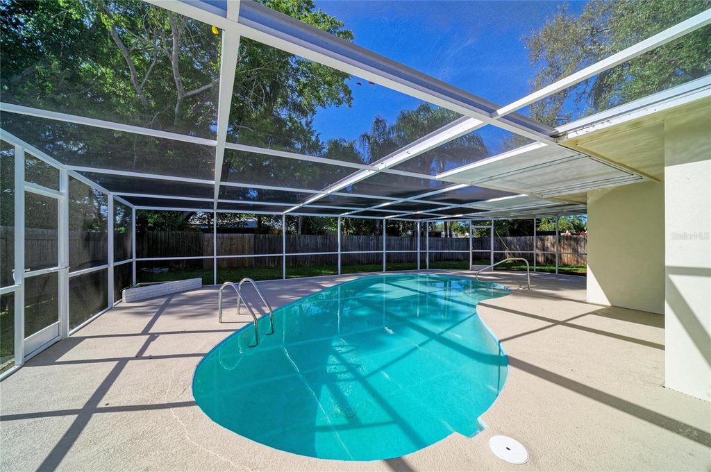 Photo of 6105 7th Avenue Drive W, Bradenton, FL 34209 (MLS # A4688111)