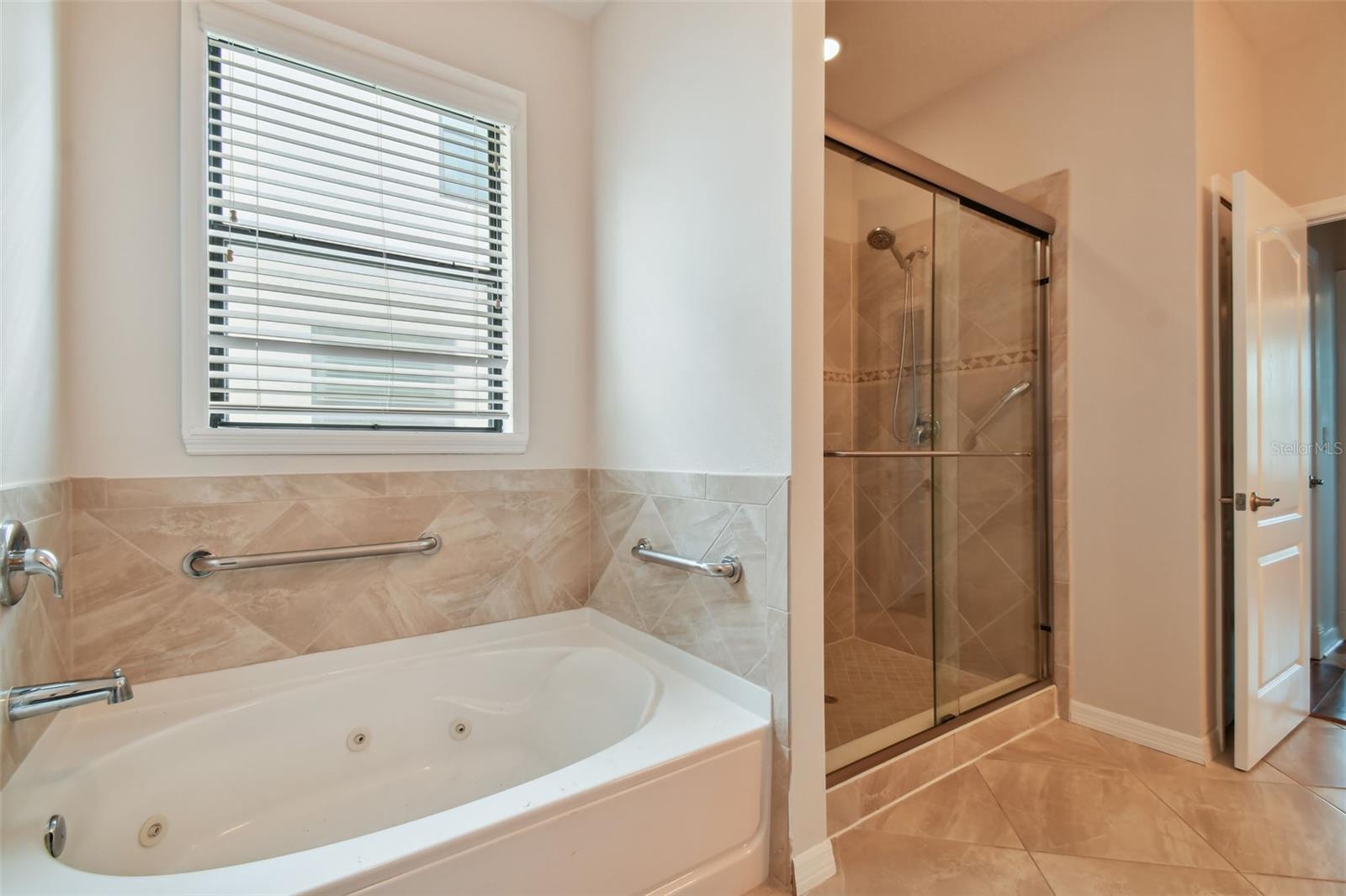 UNIVERSITY GROVES ESTATES RESERVE - Residential