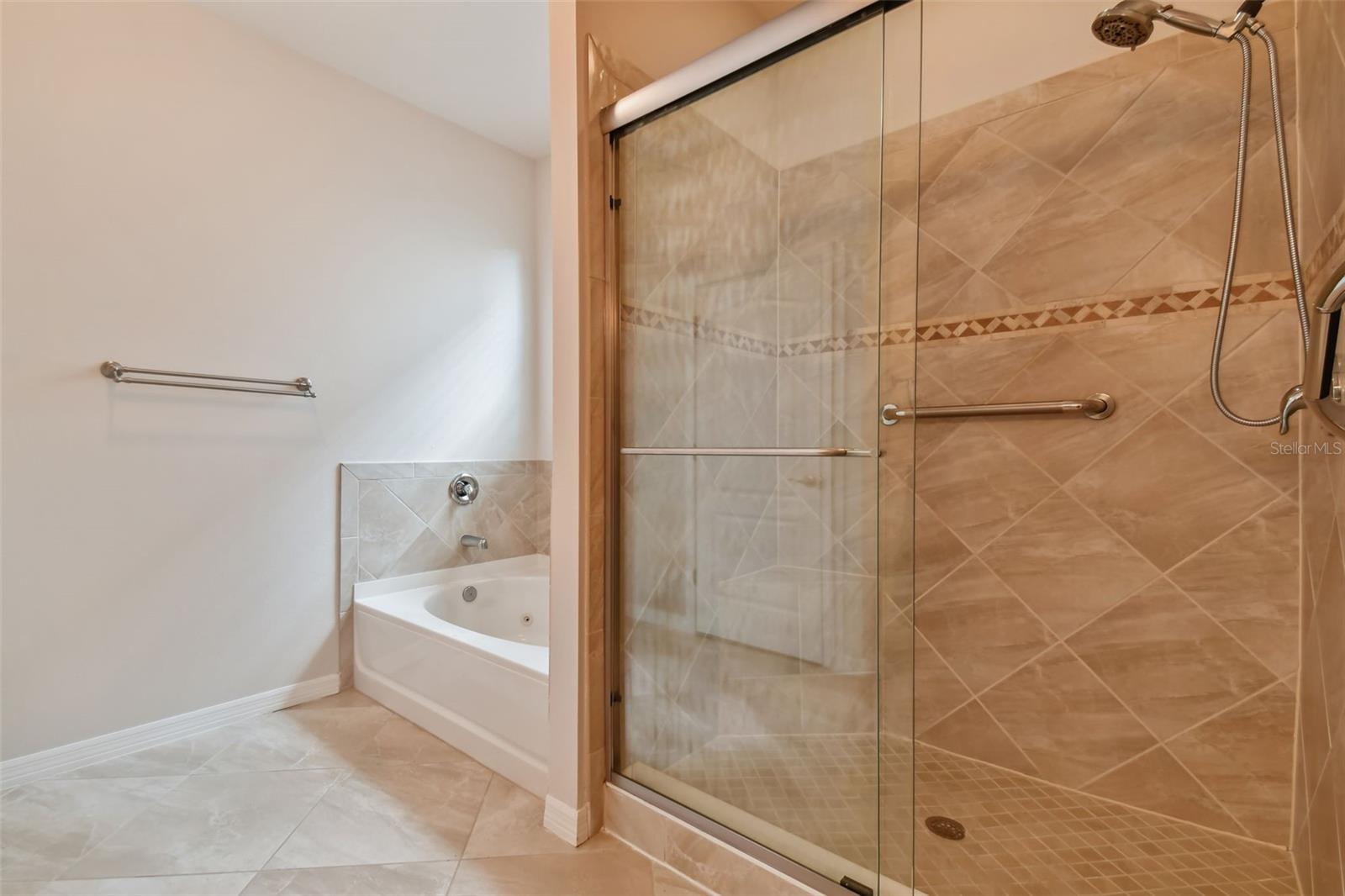 UNIVERSITY GROVES ESTATES RESERVE - Residential