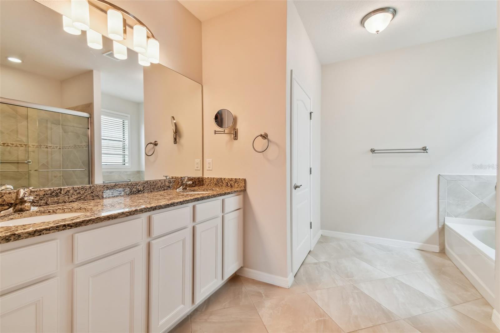 UNIVERSITY GROVES ESTATES RESERVE - Residential