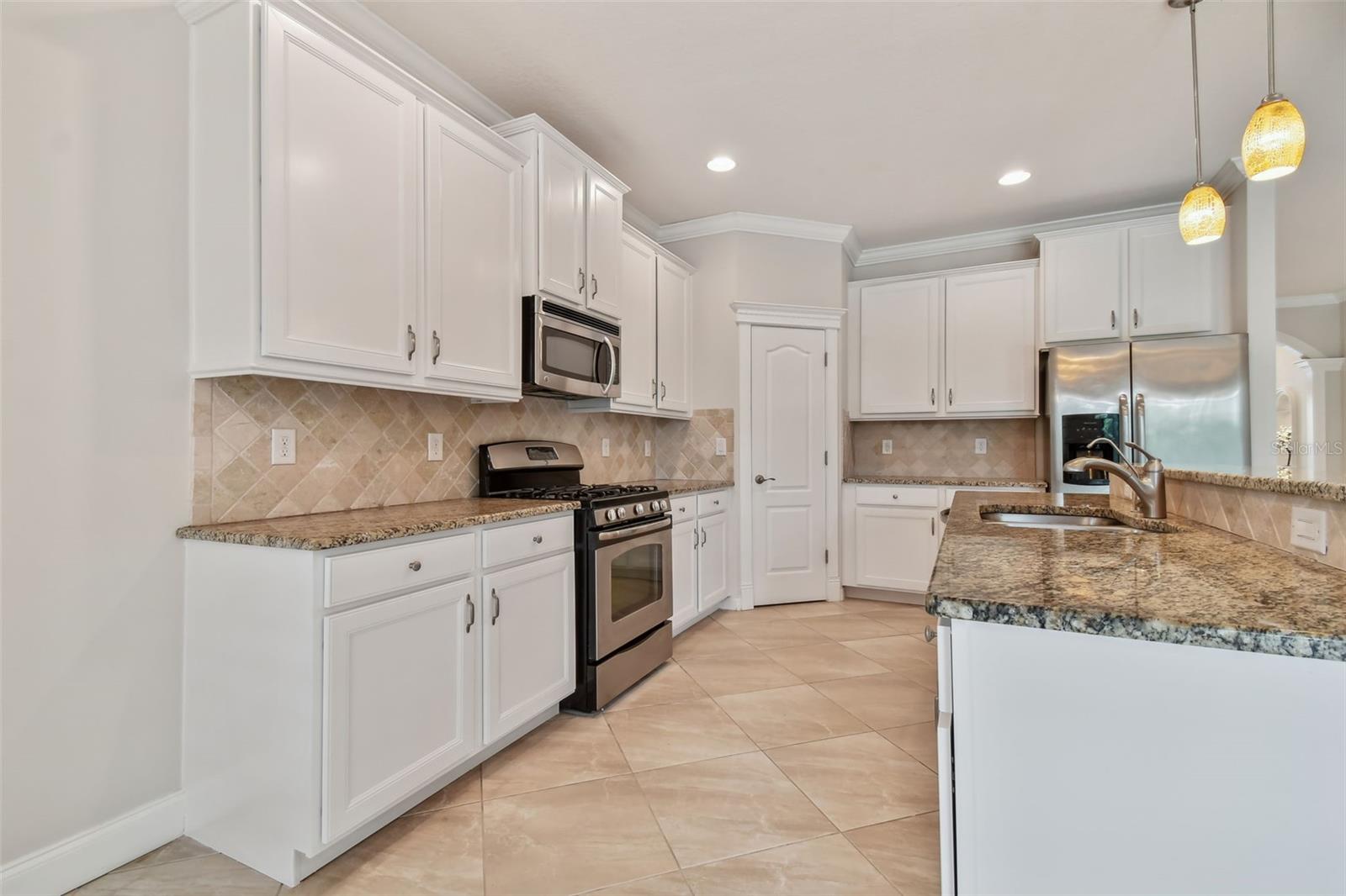 UNIVERSITY GROVES ESTATES RESERVE - Residential