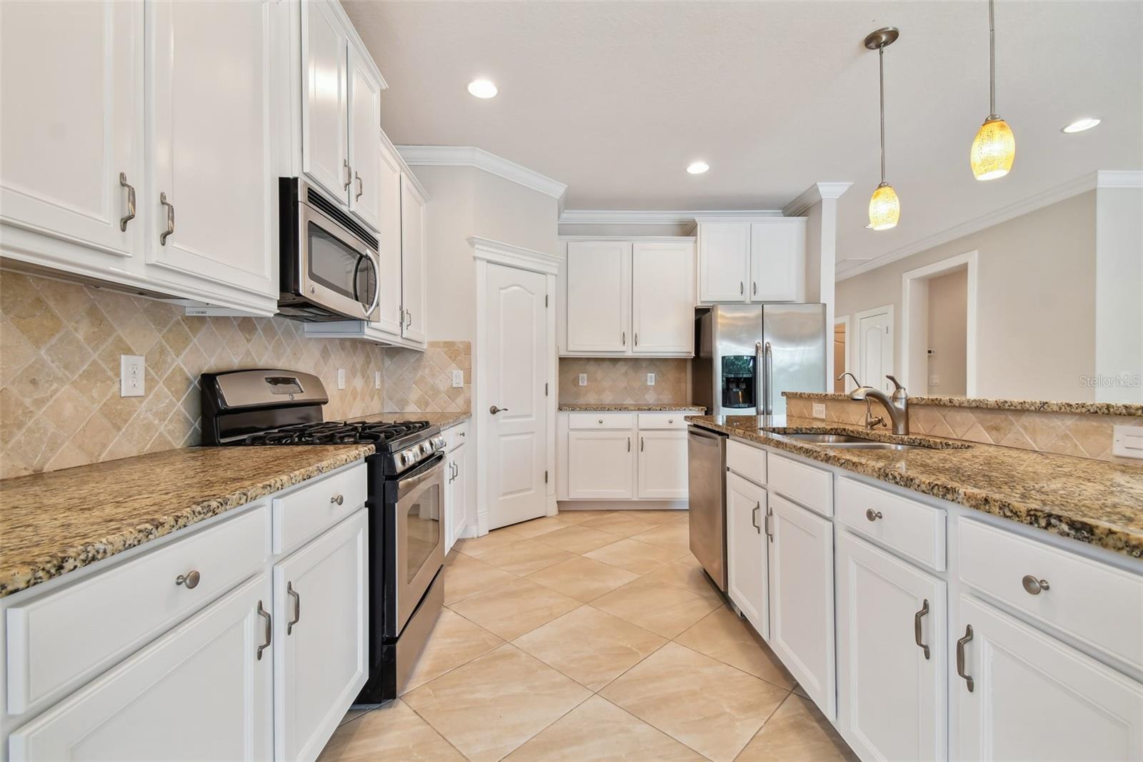 UNIVERSITY GROVES ESTATES RESERVE - Residential