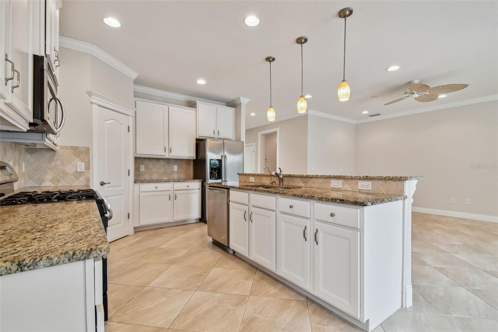 UNIVERSITY GROVES ESTATES RESERVE - Residential