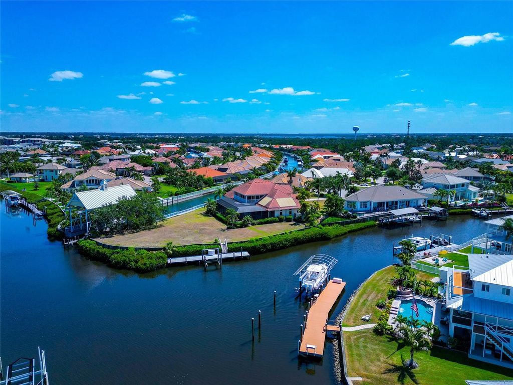 Photo of 4700 Mainsail Drive, Bradenton, FL 34208 (MLS # A4651303)